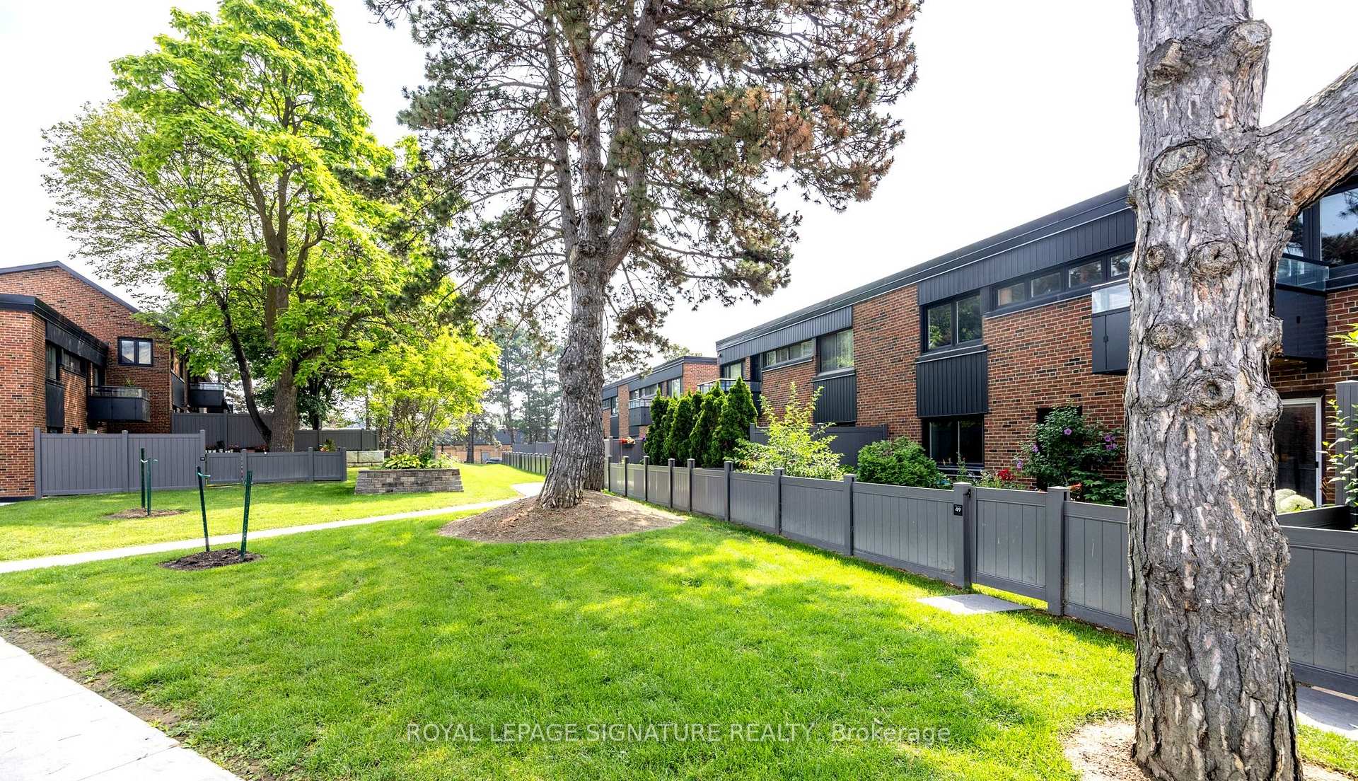 Photo 2 of Unit 44, 51 Broadfield Drive, Etobicoke, Markland Wood — HOMEH