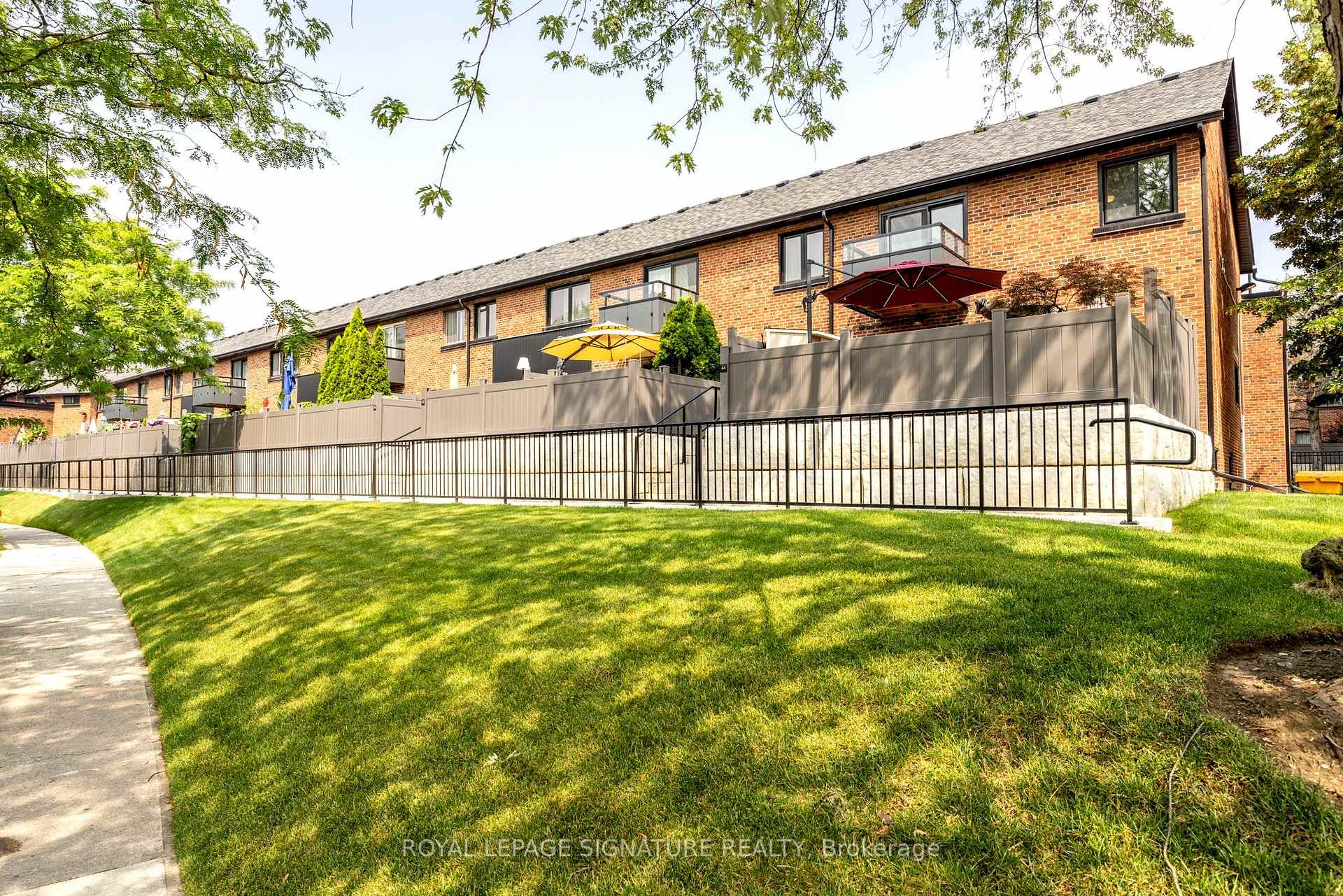 Photo 5 of Unit 44, 51 Broadfield Drive, Etobicoke, Markland Wood — HOMEH