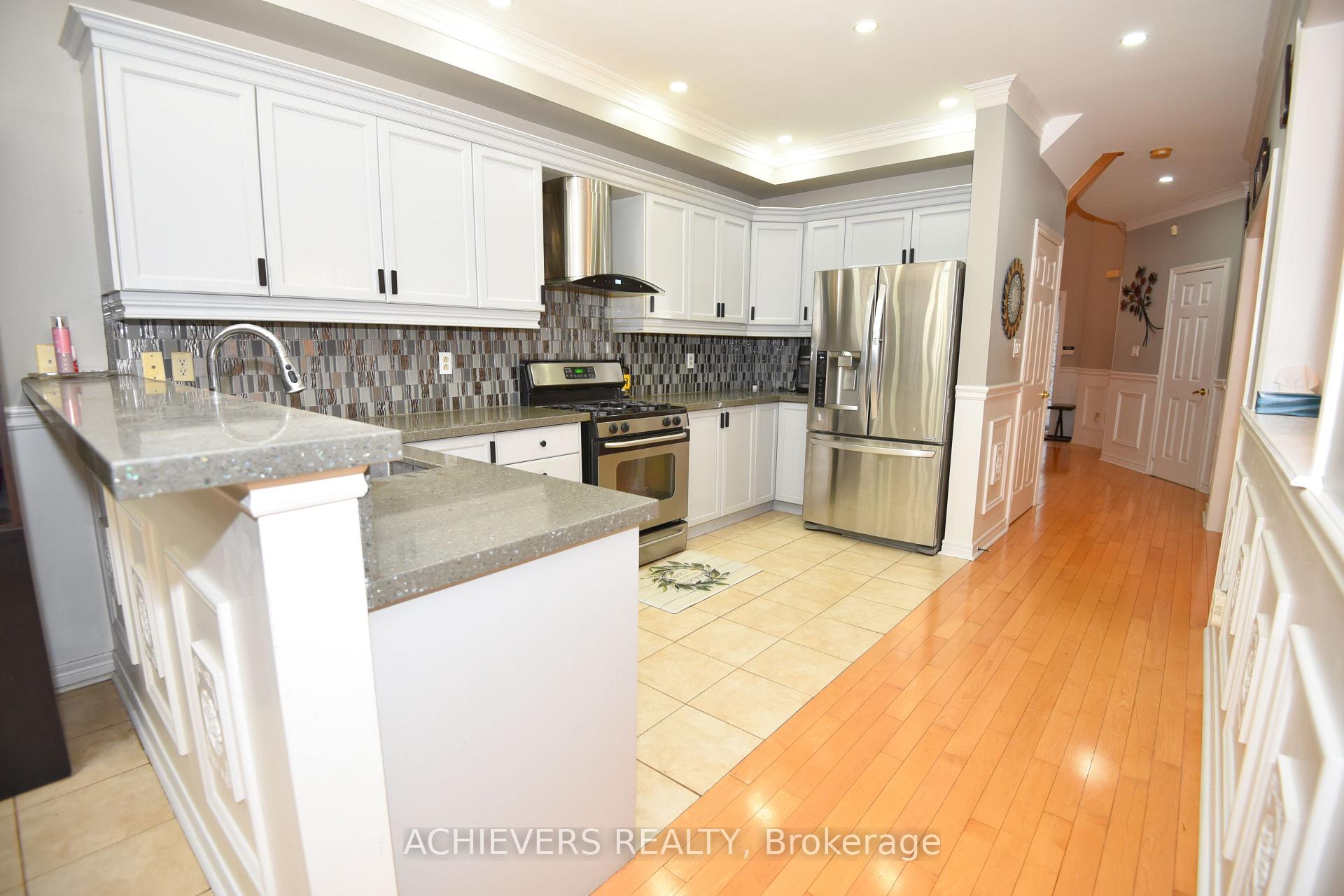 Photo 8 of 521 Navigator Drive, Mississauga, Meadowvale Village — HOMEH