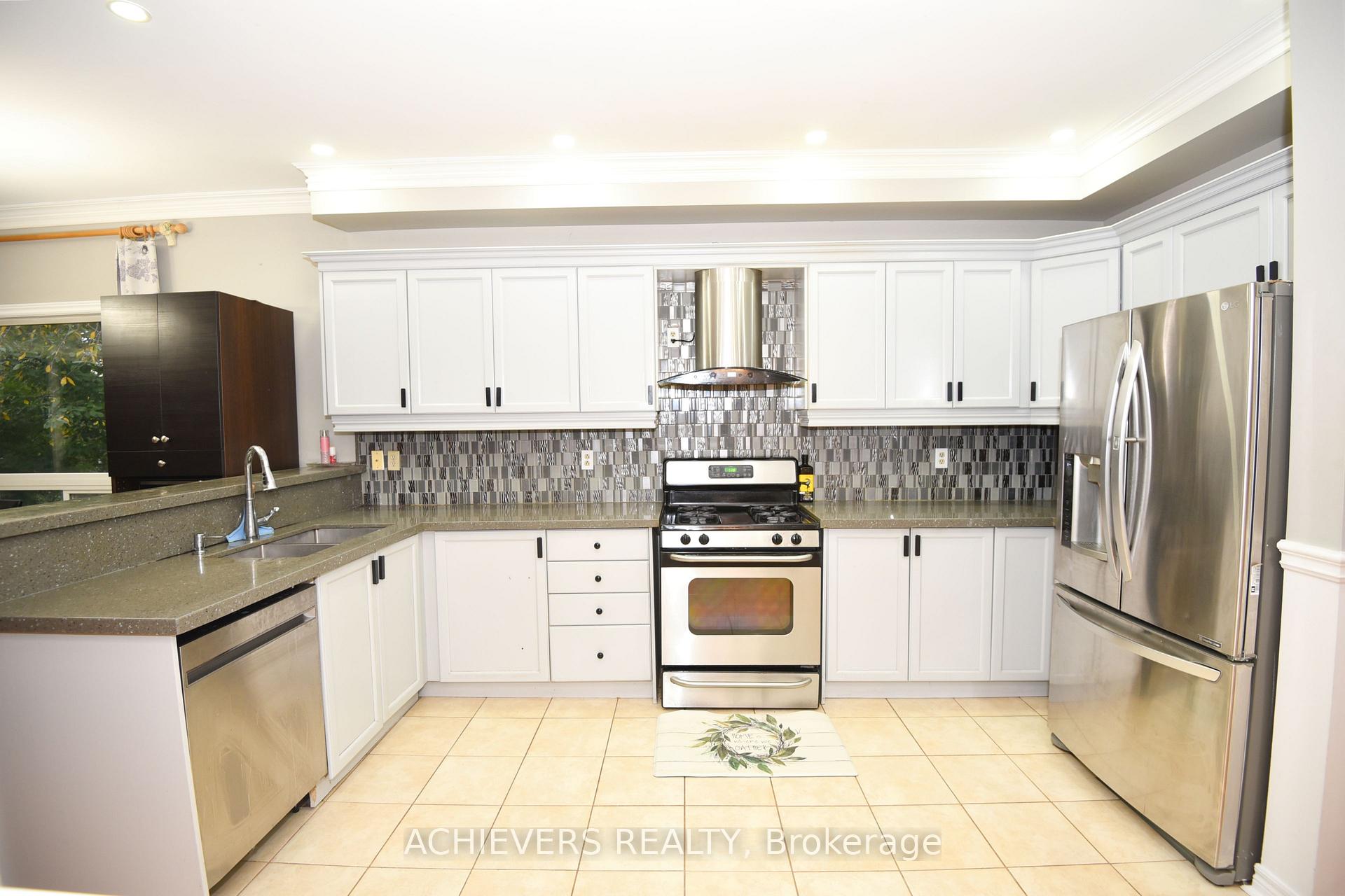 Photo 9 of 521 Navigator Drive, Mississauga, Meadowvale Village — HOMEH