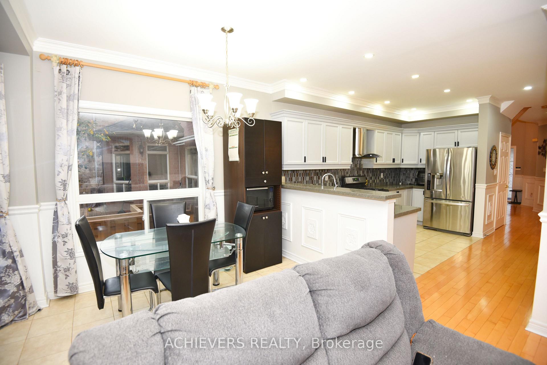 Photo 11 of 521 Navigator Drive, Mississauga, Meadowvale Village — HOMEH