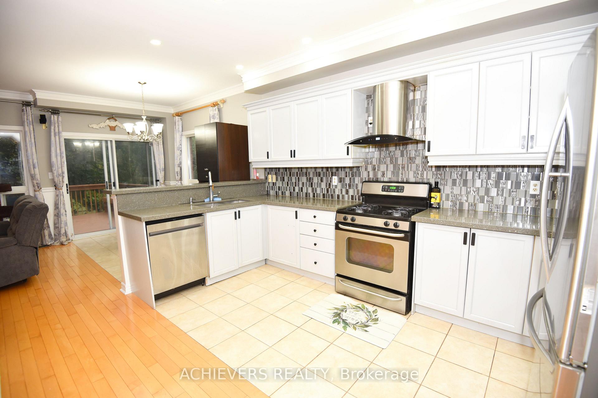 Photo 10 of 521 Navigator Drive, Mississauga, Meadowvale Village — HOMEH