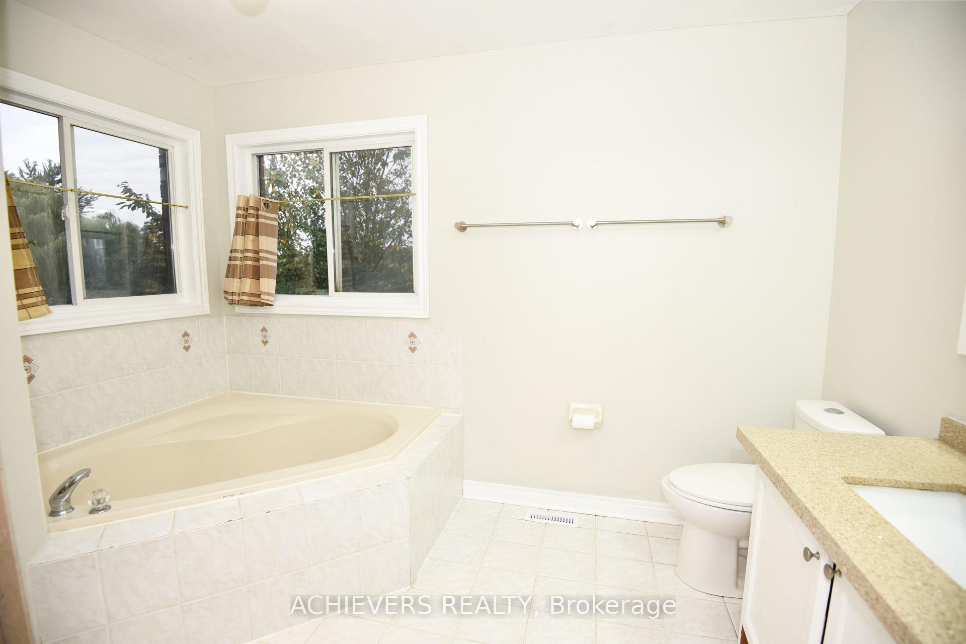 Photo 23 of 521 Navigator Drive, Mississauga, Meadowvale Village — HOMEH