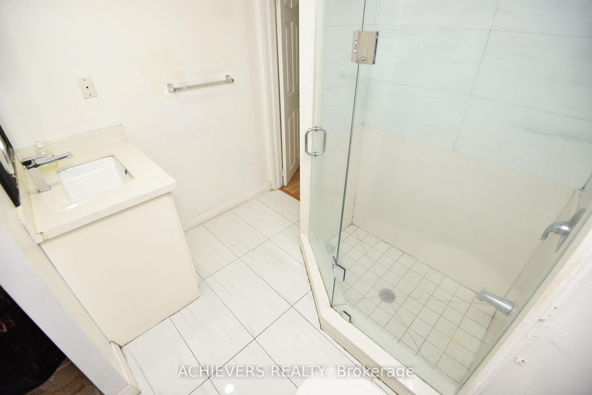Photo 41 of 521 Navigator Drive, Mississauga, Meadowvale Village — HOMEH