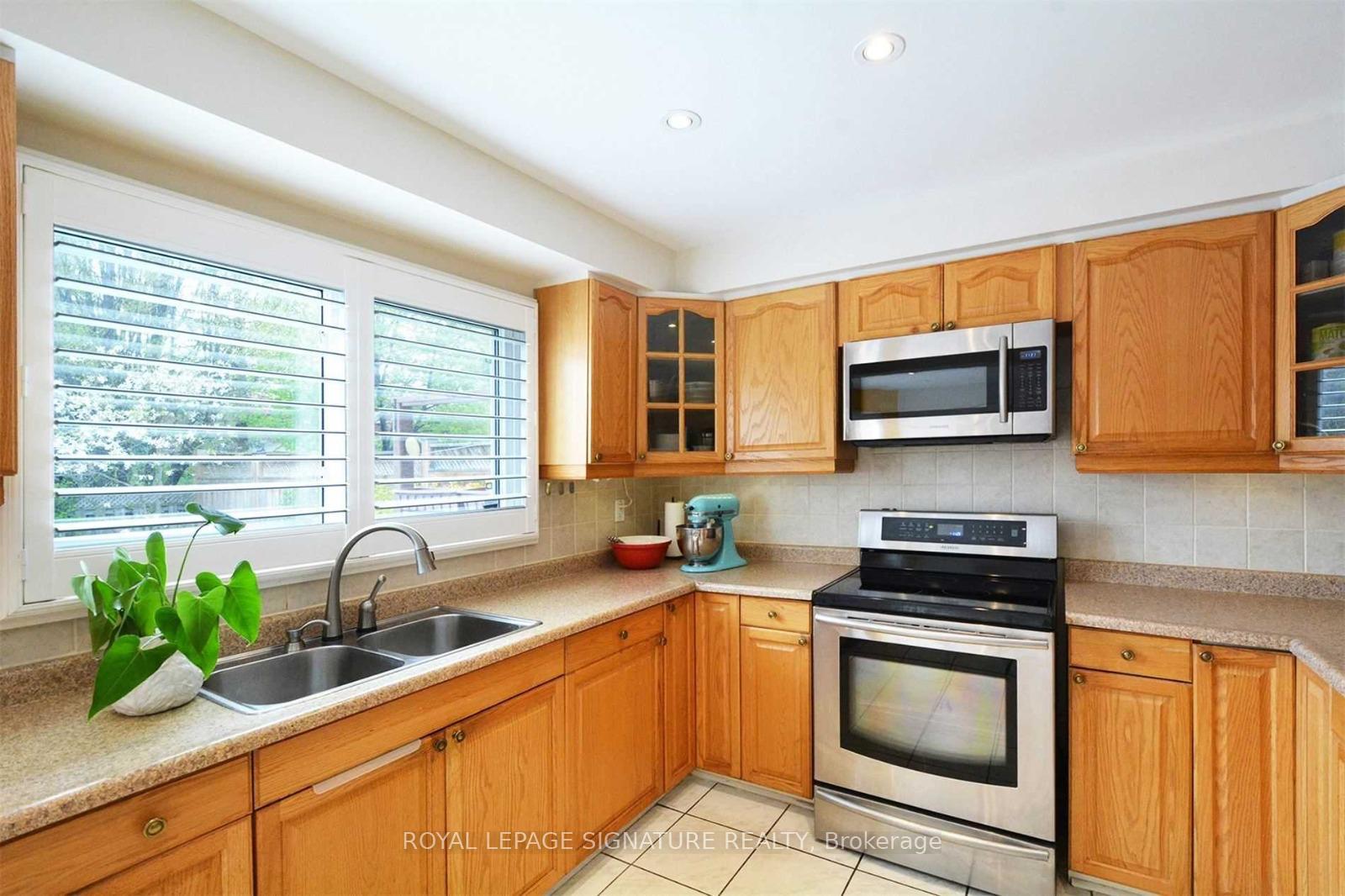 Photo 10 of 1380 Windrush Drive, Oakville, Glen Abbey — HOMEH