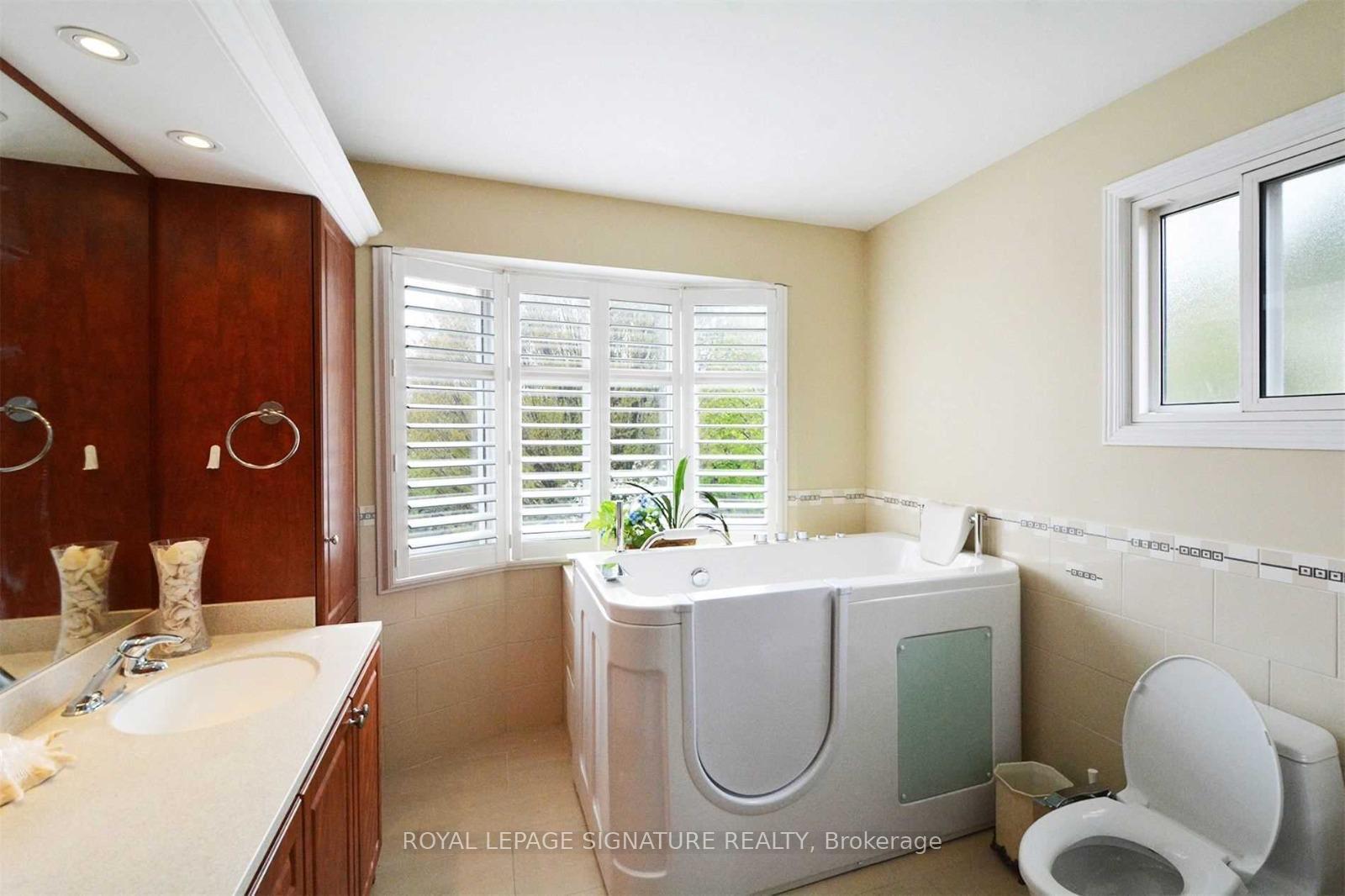 Photo 26 of 1380 Windrush Drive, Oakville, Glen Abbey — HOMEH