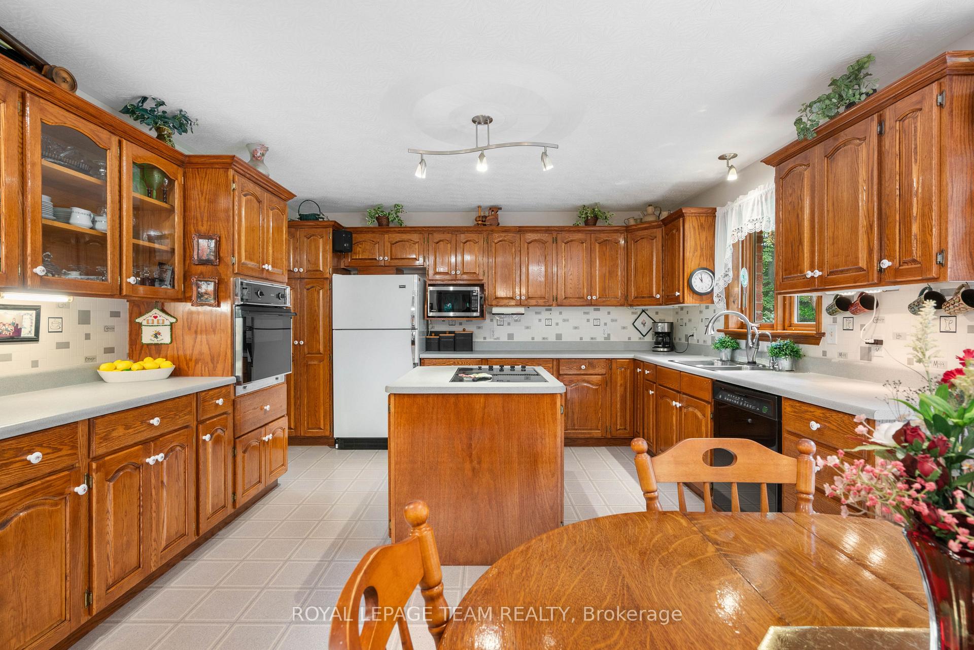 Photo 11 of 8036 Marionville Road, North Dundas, North Dundas (Mountain) Twp — HOMEH