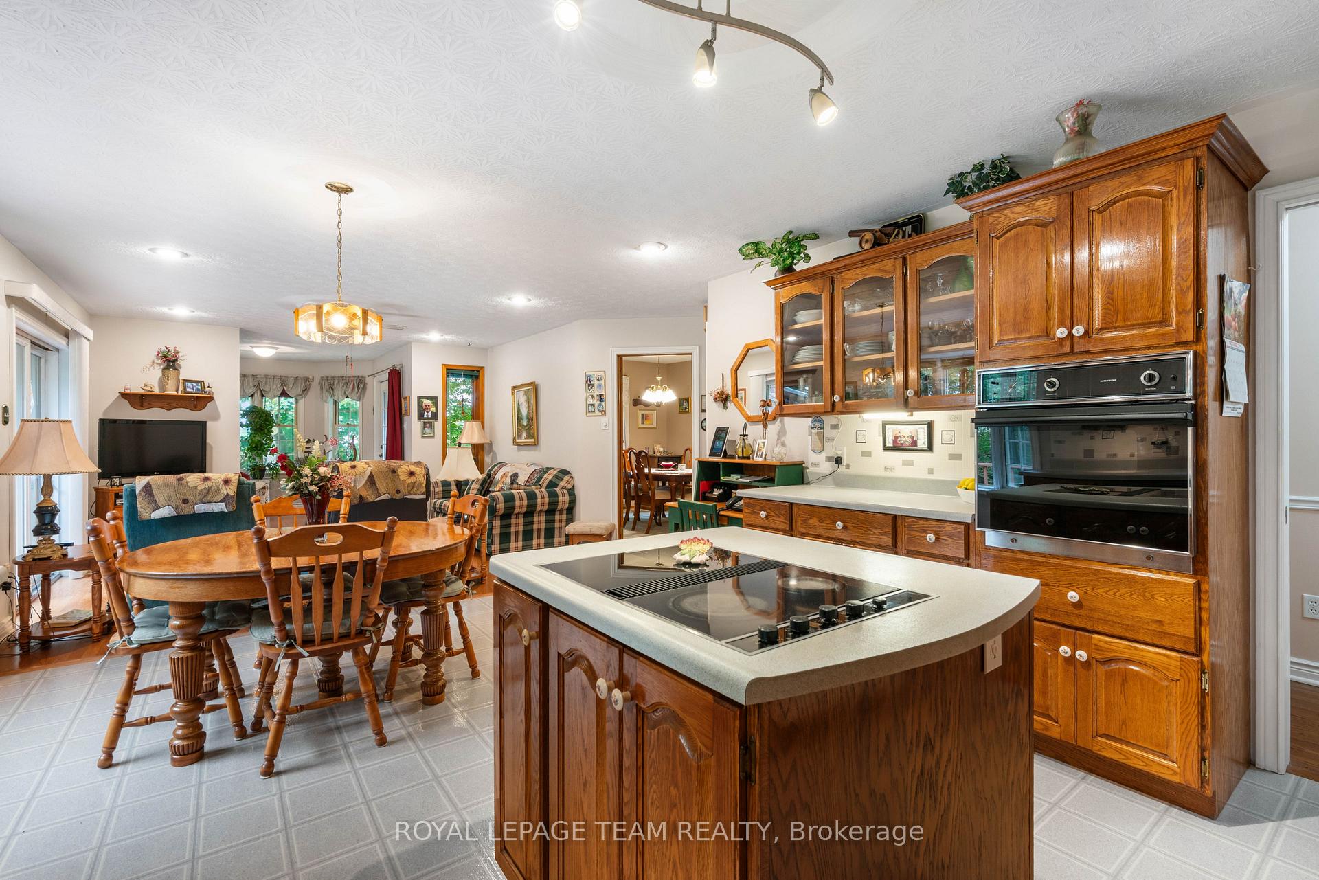 Photo 13 of 8036 Marionville Road, North Dundas, North Dundas (Mountain) Twp — HOMEH