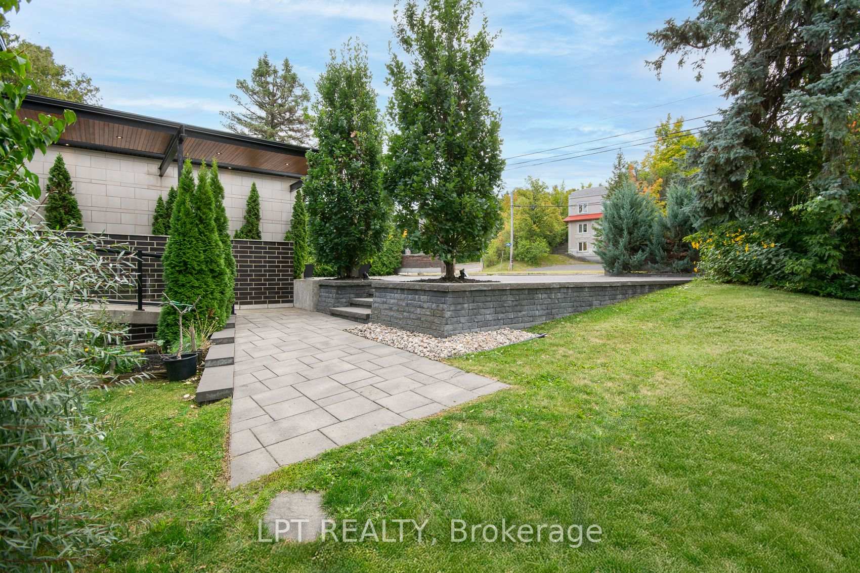 Photo 7 of 847 Walkley Road, Ottawa, Riverside Park — HOMEH