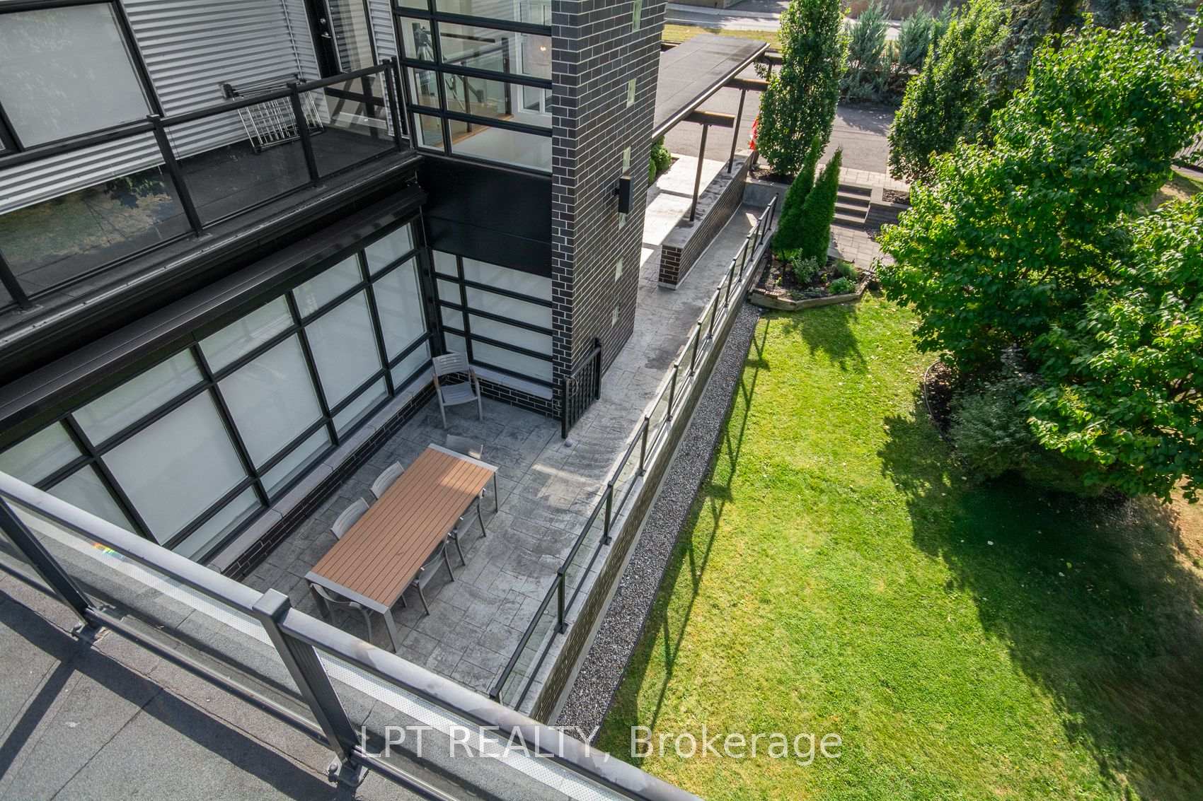 Photo 34 of 847 Walkley Road, Ottawa, Riverside Park — HOMEH