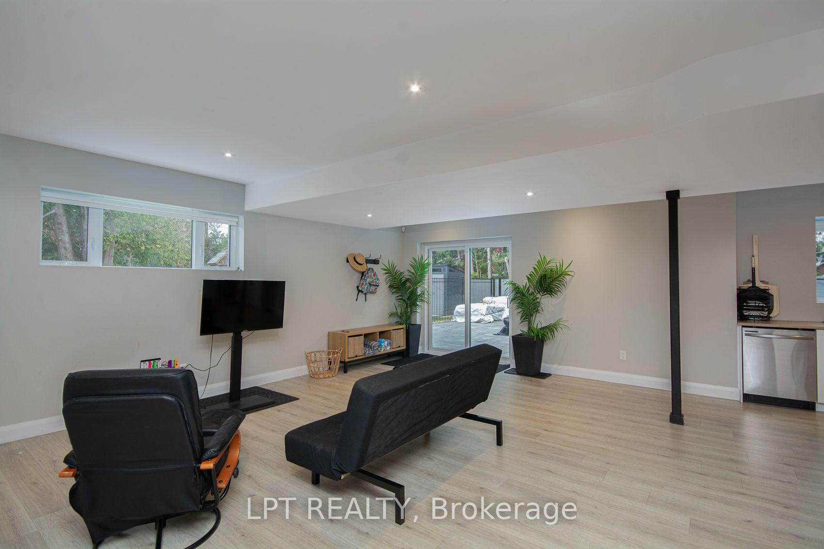 Photo 44 of 847 Walkley Road, Ottawa, Riverside Park — HOMEH