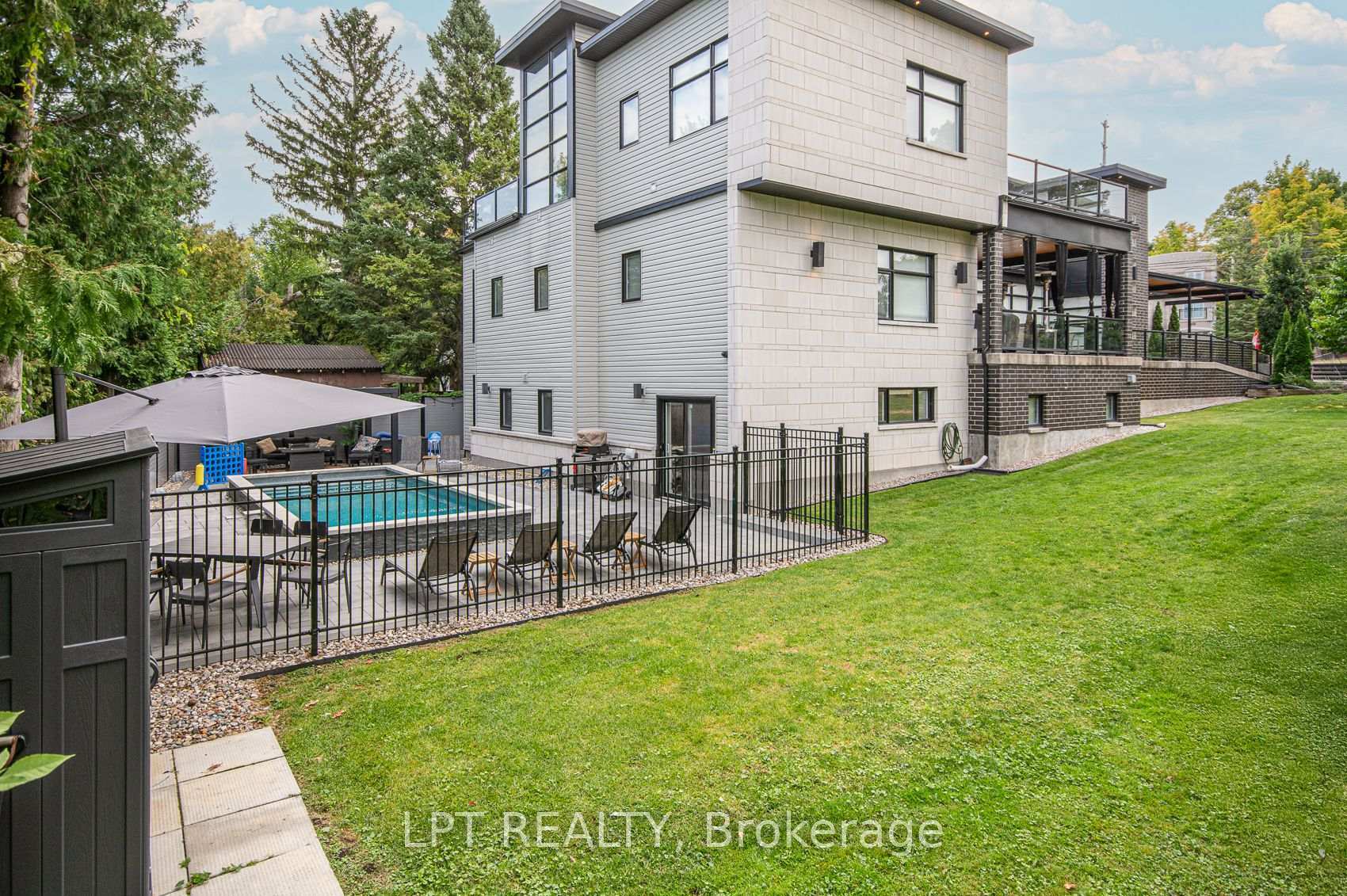 Photo 45 of 847 Walkley Road, Ottawa, Riverside Park — HOMEH