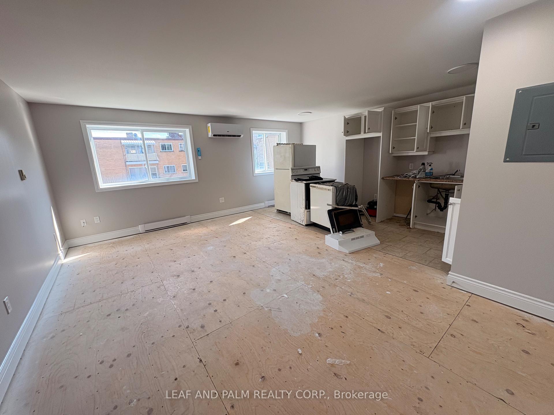 Photo 1 of Unit 8, 31 Huron Heights Drive, Newmarket, Huron Heights-Leslie Valley — HOMEH