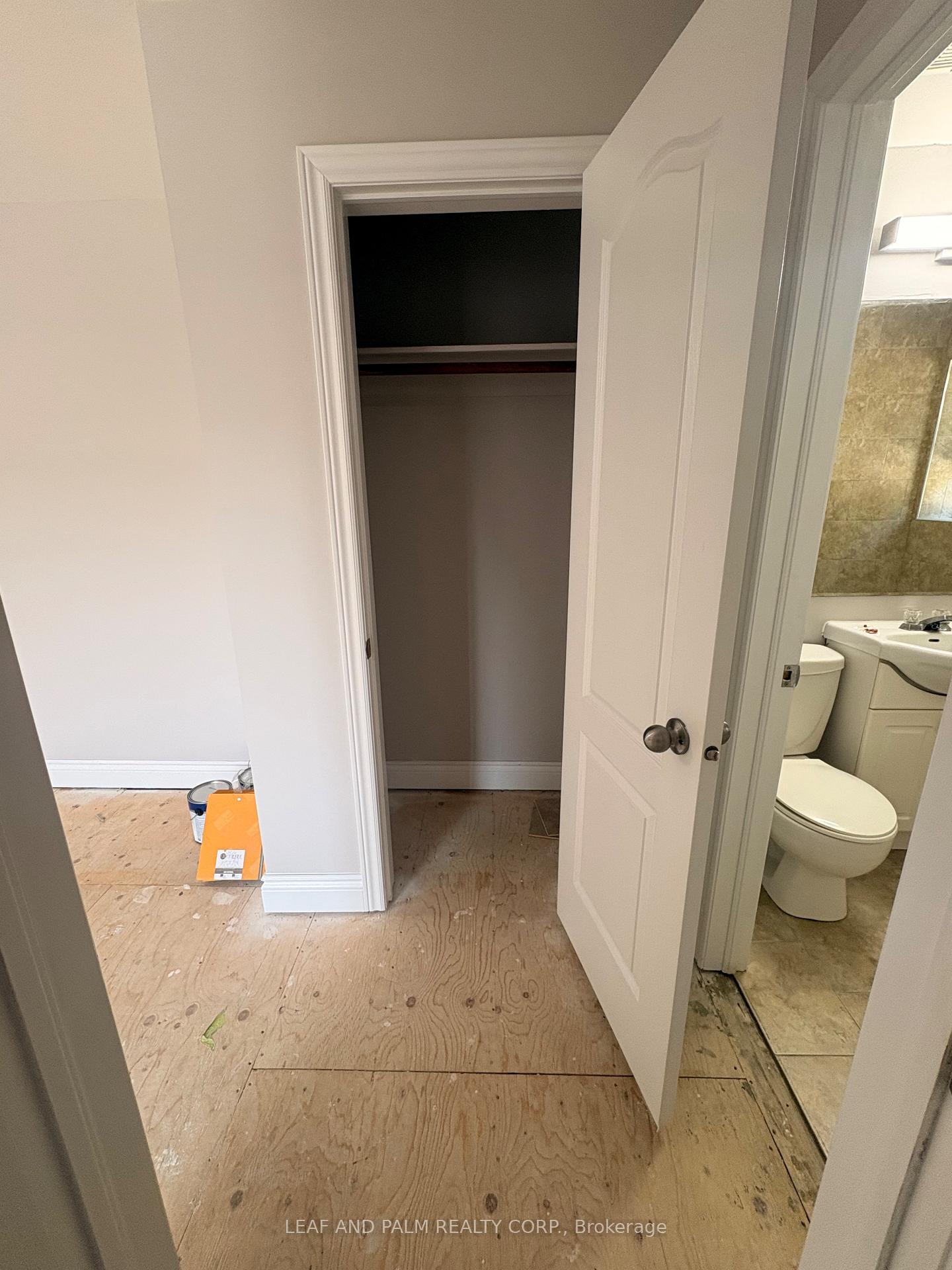 Photo 4 of Unit 8, 31 Huron Heights Drive, Newmarket, Huron Heights-Leslie Valley — HOMEH