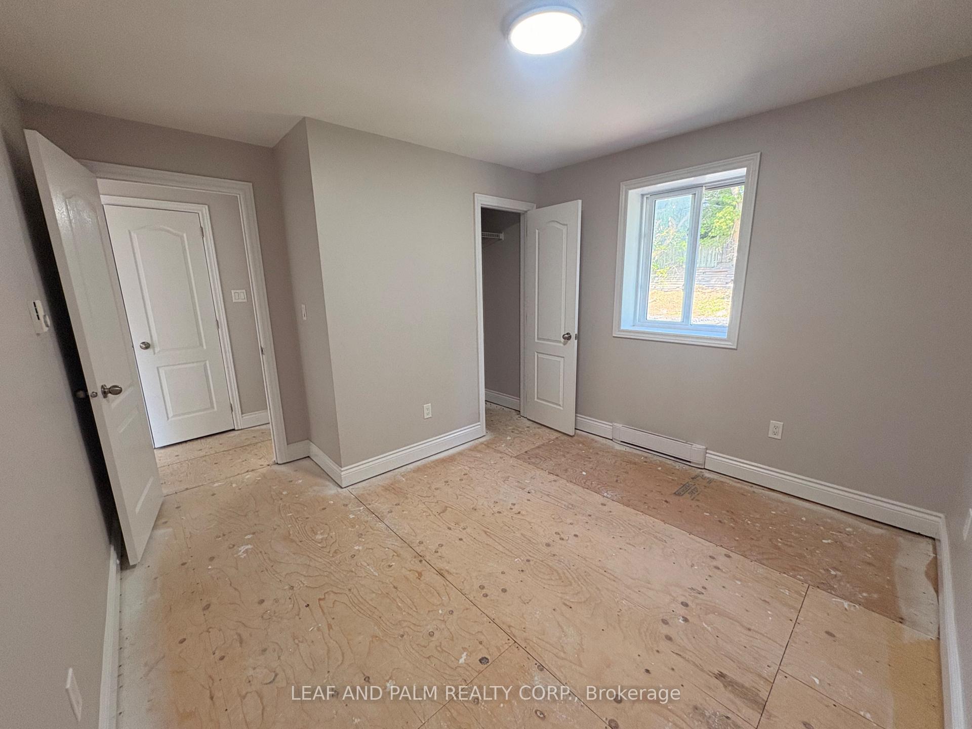 Photo 6 of Unit 8, 31 Huron Heights Drive, Newmarket, Huron Heights-Leslie Valley — HOMEH