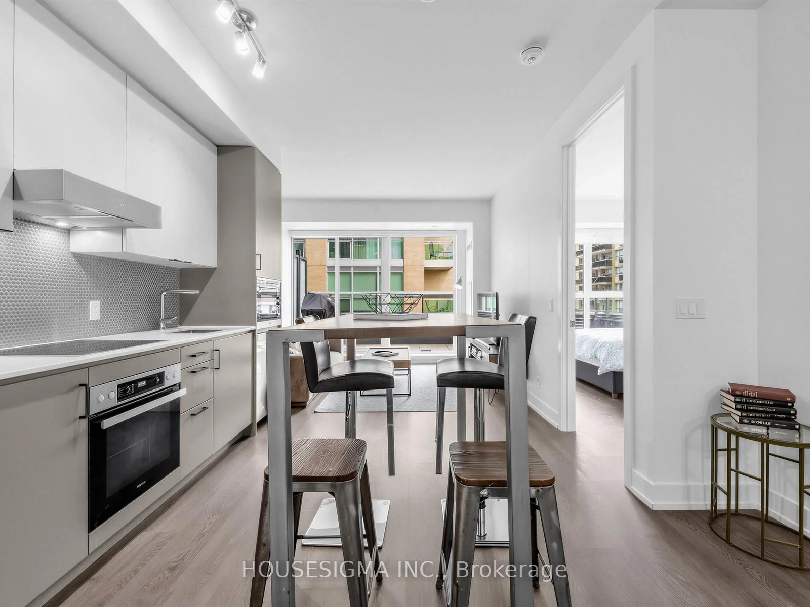 Photo 6 of Unit 310, 11 Lillian Street, Toronto, Mount Pleasant West — HOMEH