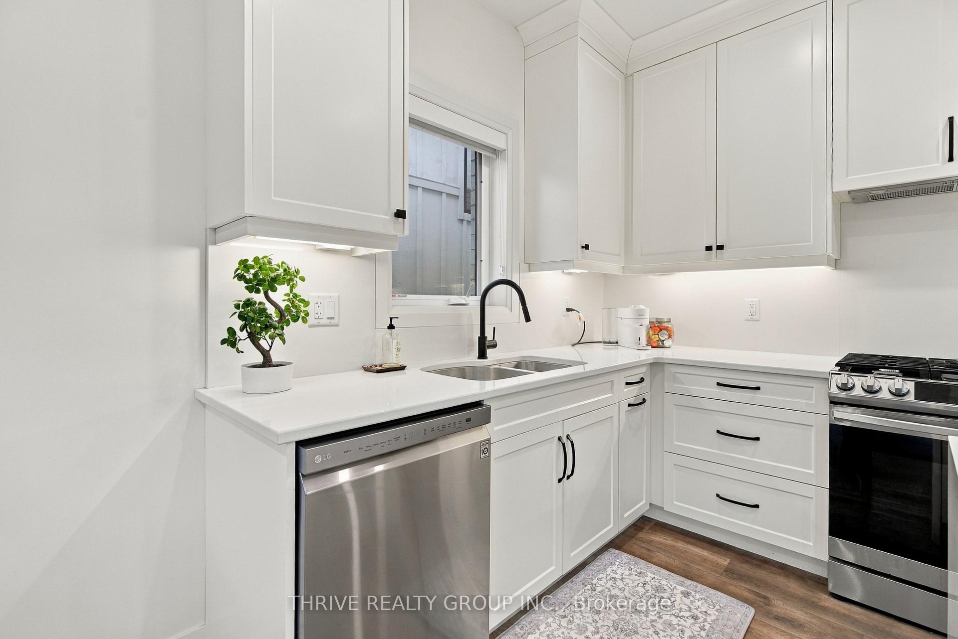 Photo 12 of 1635 Upper West Avenue, London, South B — HOMEH