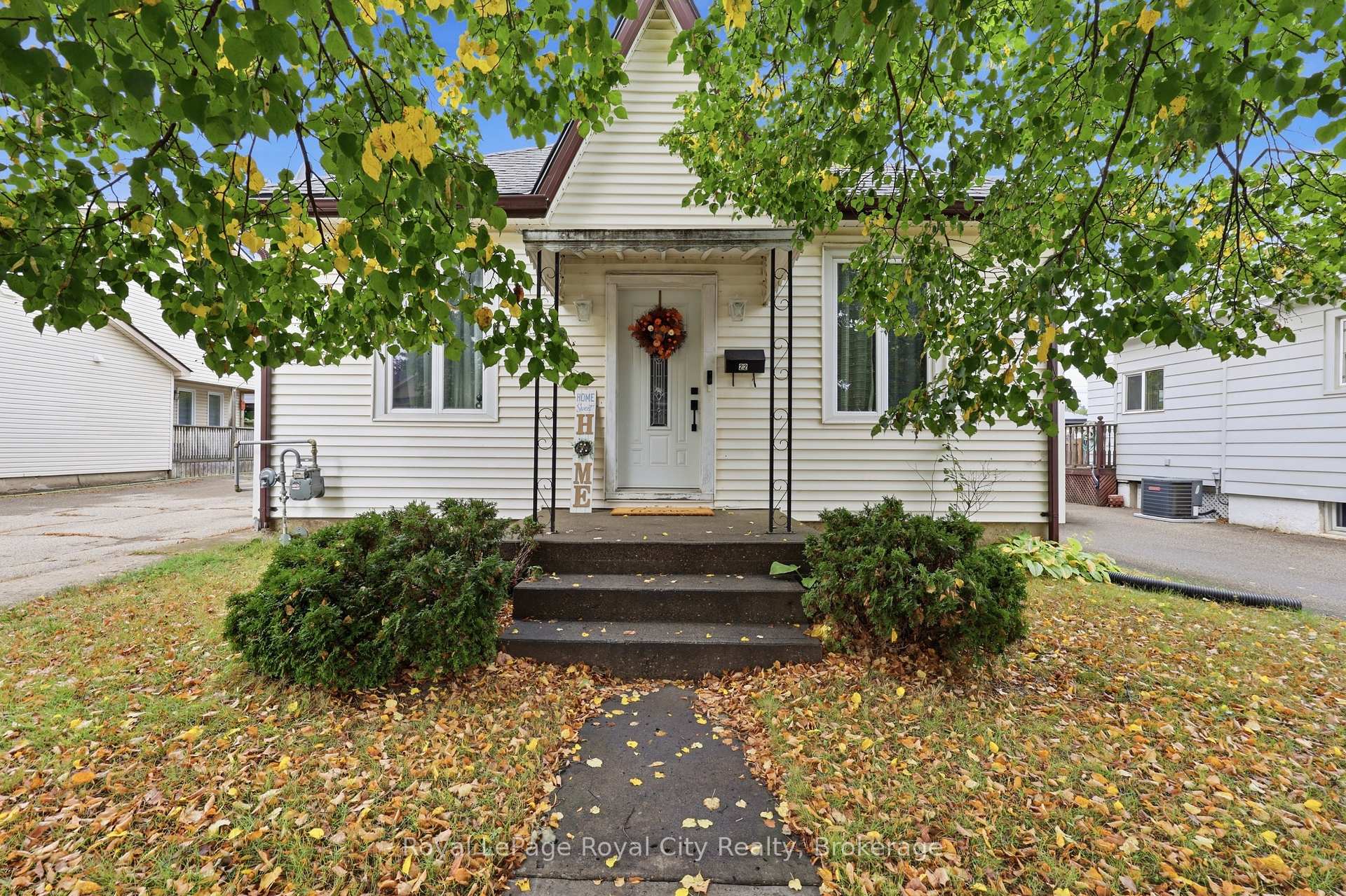 Photo 4 of 22 Hill Avenue, Brantford, North Park/Wood St. — HOMEH