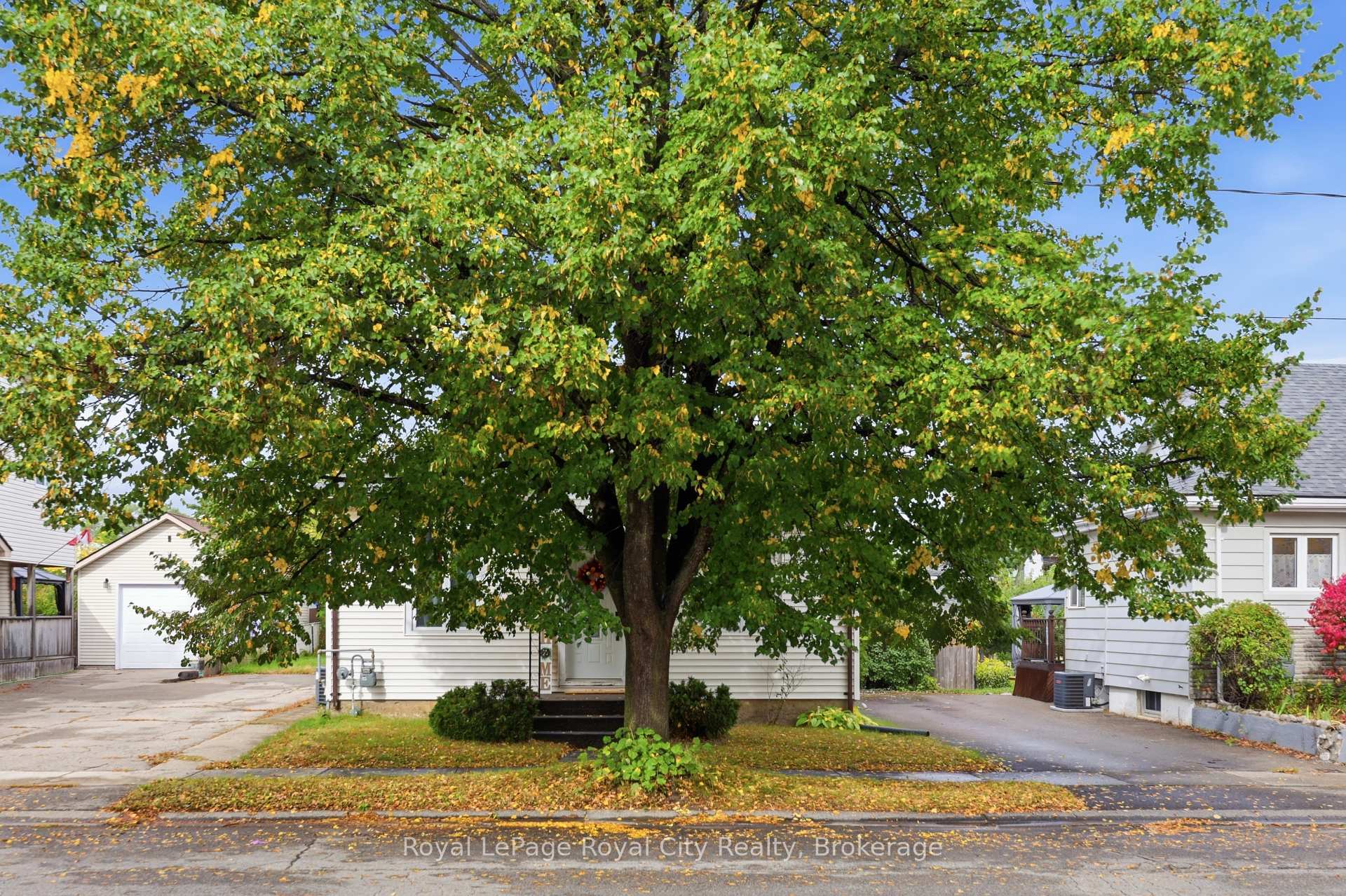 Photo 5 of 22 Hill Avenue, Brantford, North Park/Wood St. — HOMEH