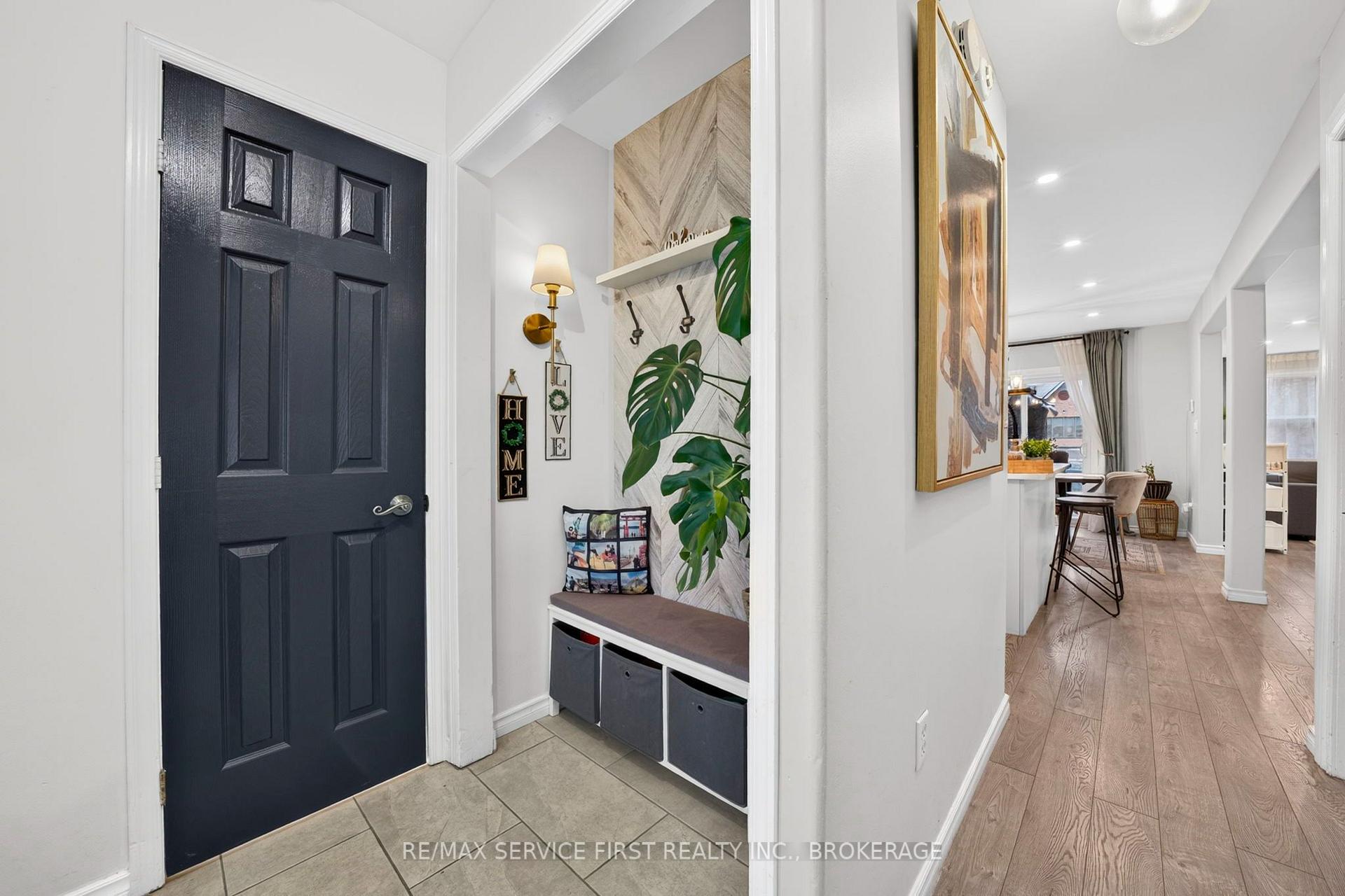 Photo 3 of 1362 Thornwood Crescent, Kingston, City Northwest — HOMEH