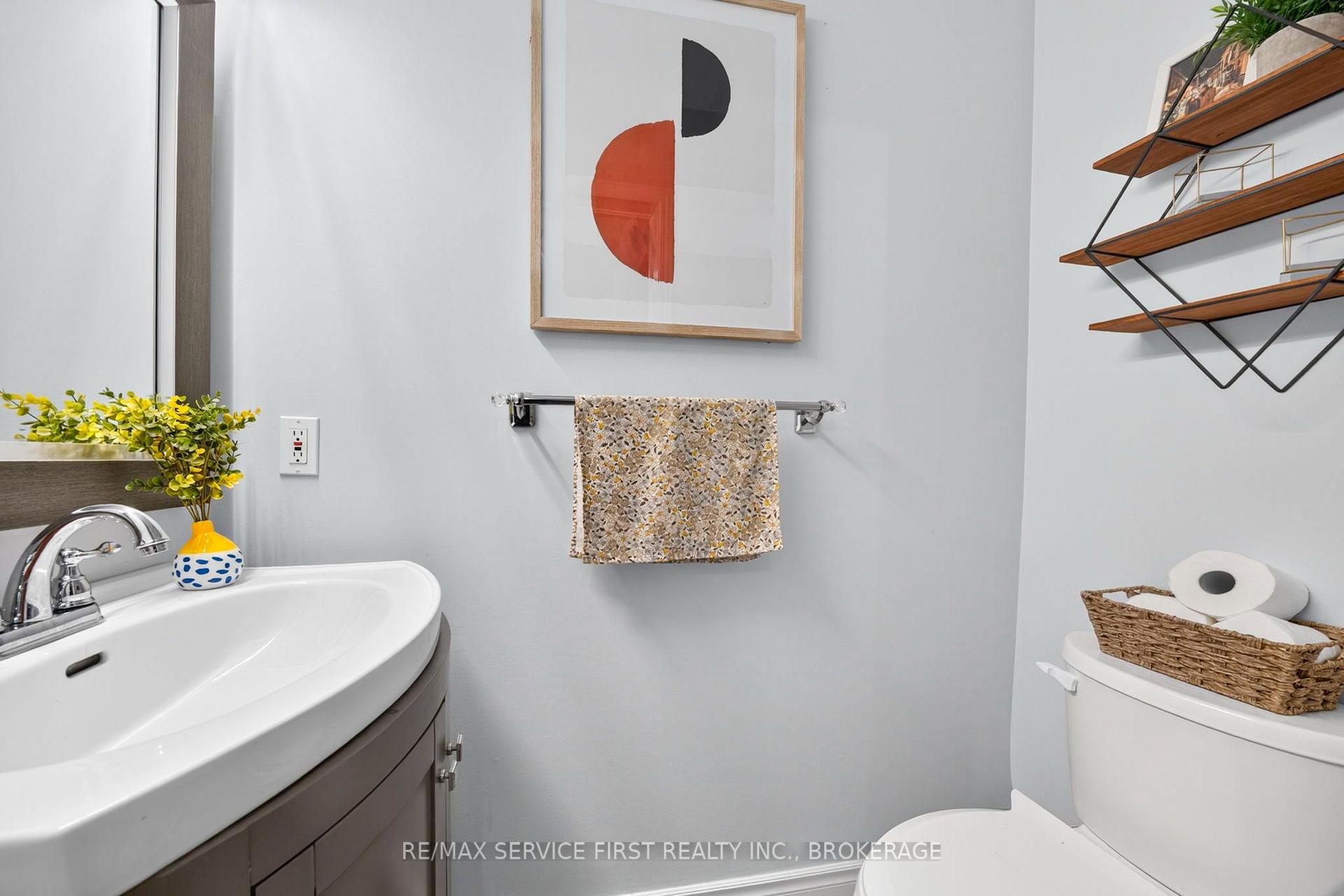 Photo 5 of 1362 Thornwood Crescent, Kingston, City Northwest — HOMEH