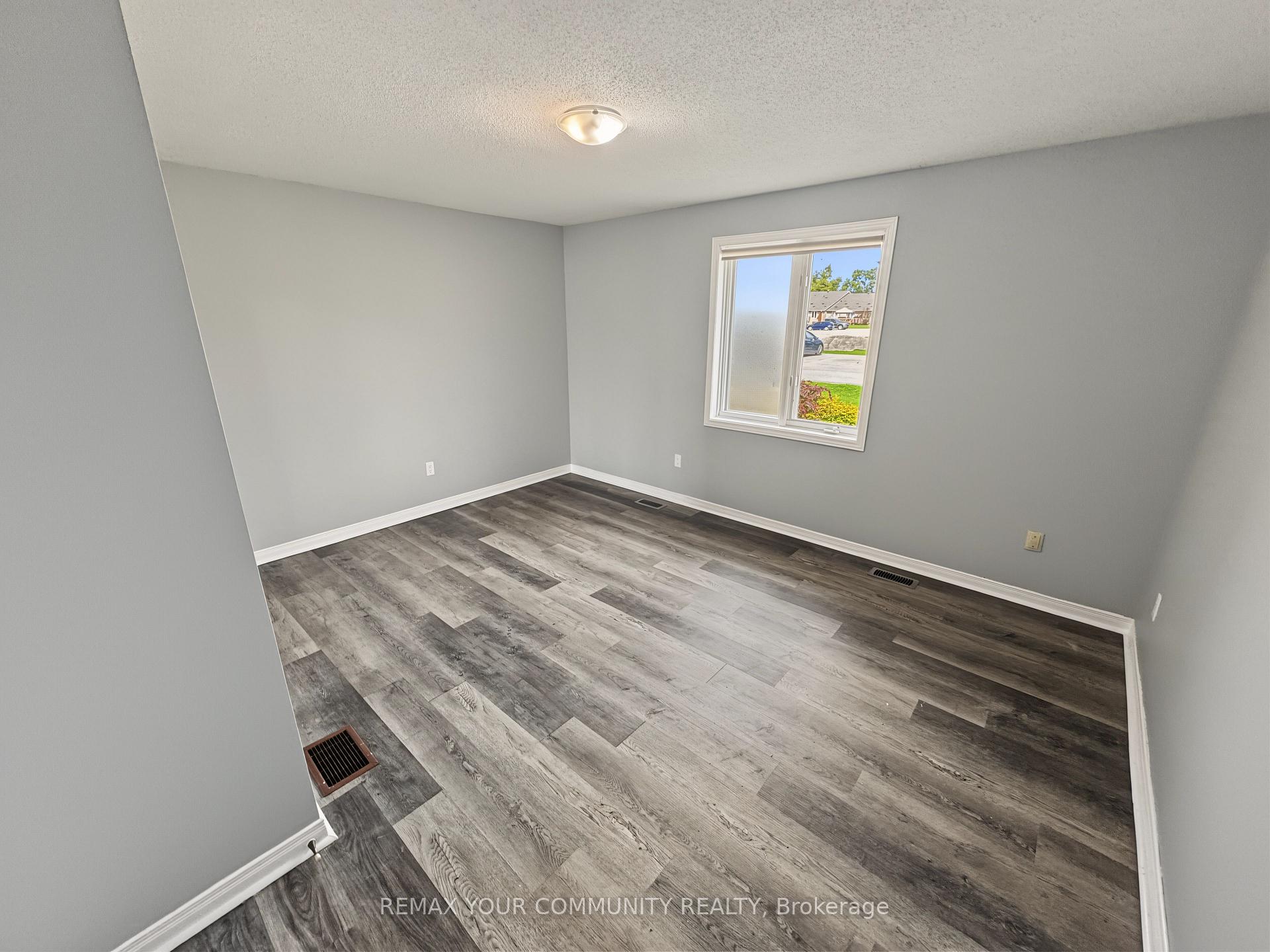Photo 1 of Unit 101, 10 Riverside Drive, Kawartha Lakes, Bobcaygeon — HOMEH