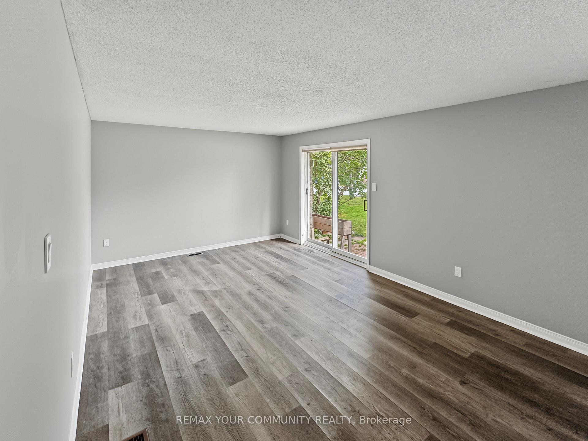 Photo 4 of Unit 101, 10 Riverside Drive, Kawartha Lakes, Bobcaygeon — HOMEH