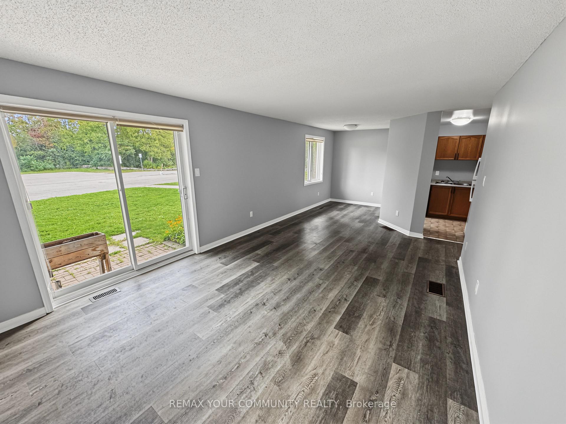 Photo 5 of Unit 101, 10 Riverside Drive, Kawartha Lakes, Bobcaygeon — HOMEH