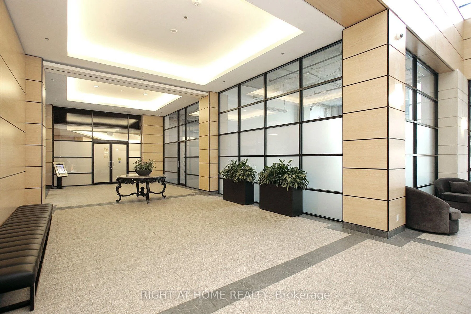 Photo 3 of Unit 312, 2910 Highway No, 7 Road, Vaughan, Concord — HOMEH