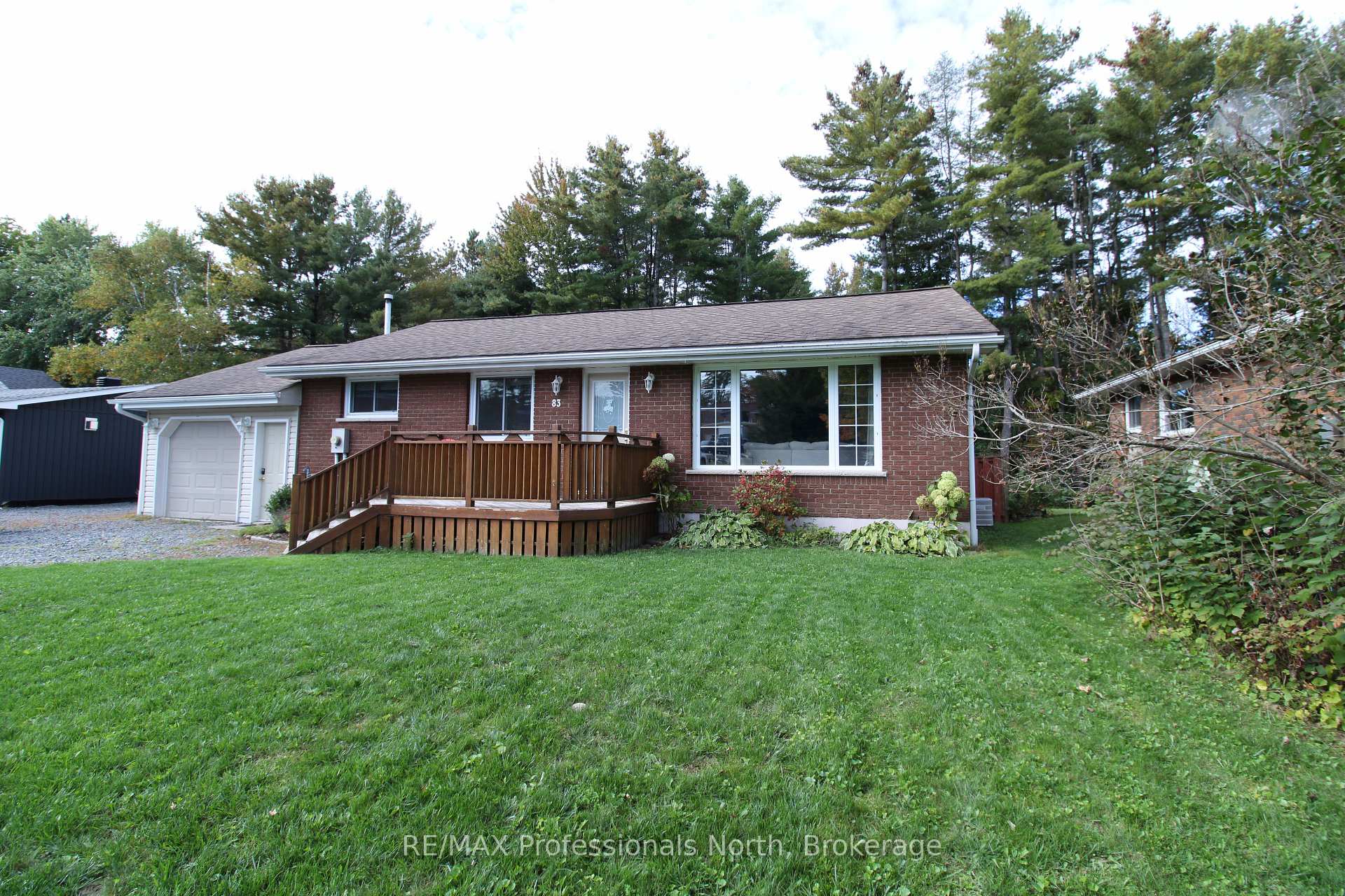 Photo 2 of 83 Pine Street, Bracebridge, Macaulay — HOMEH