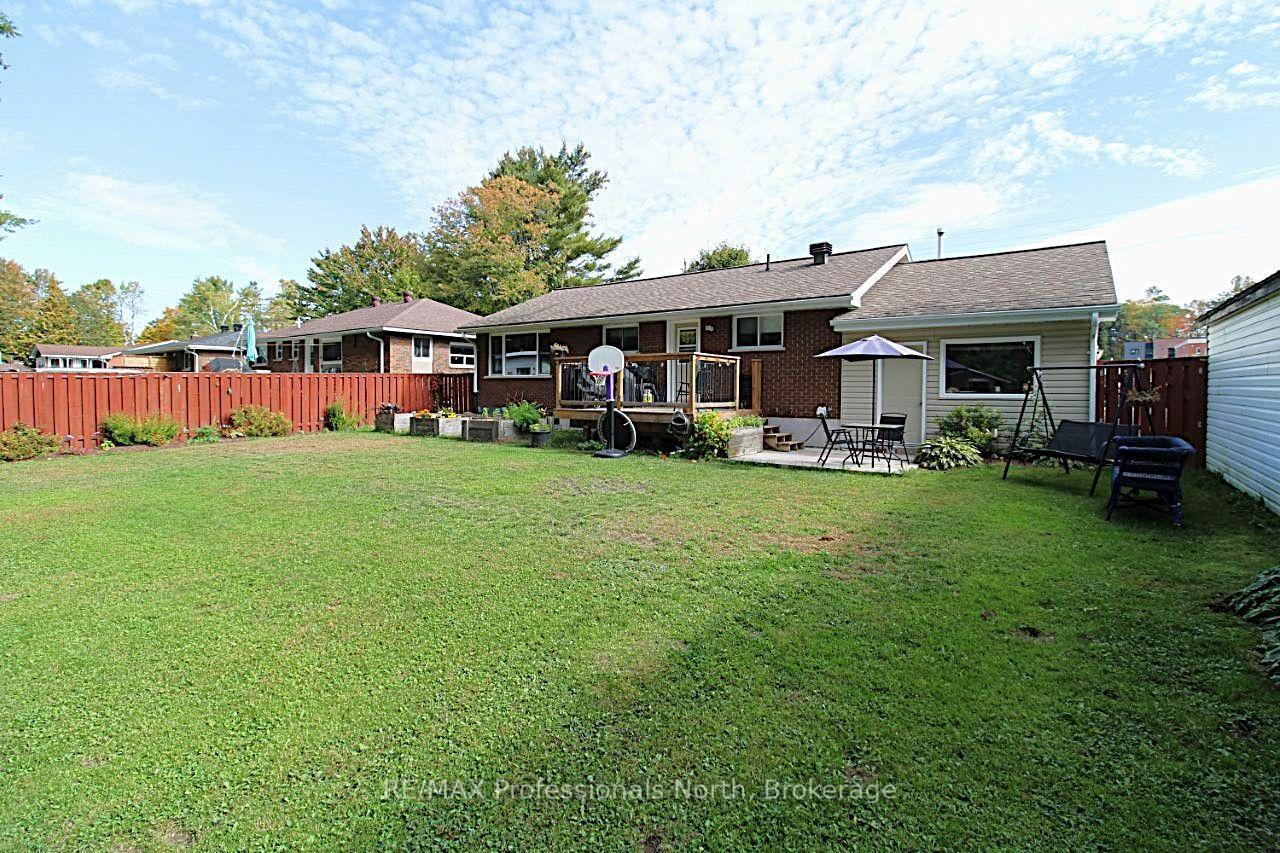 Photo 4 of 83 Pine Street, Bracebridge, Macaulay — HOMEH