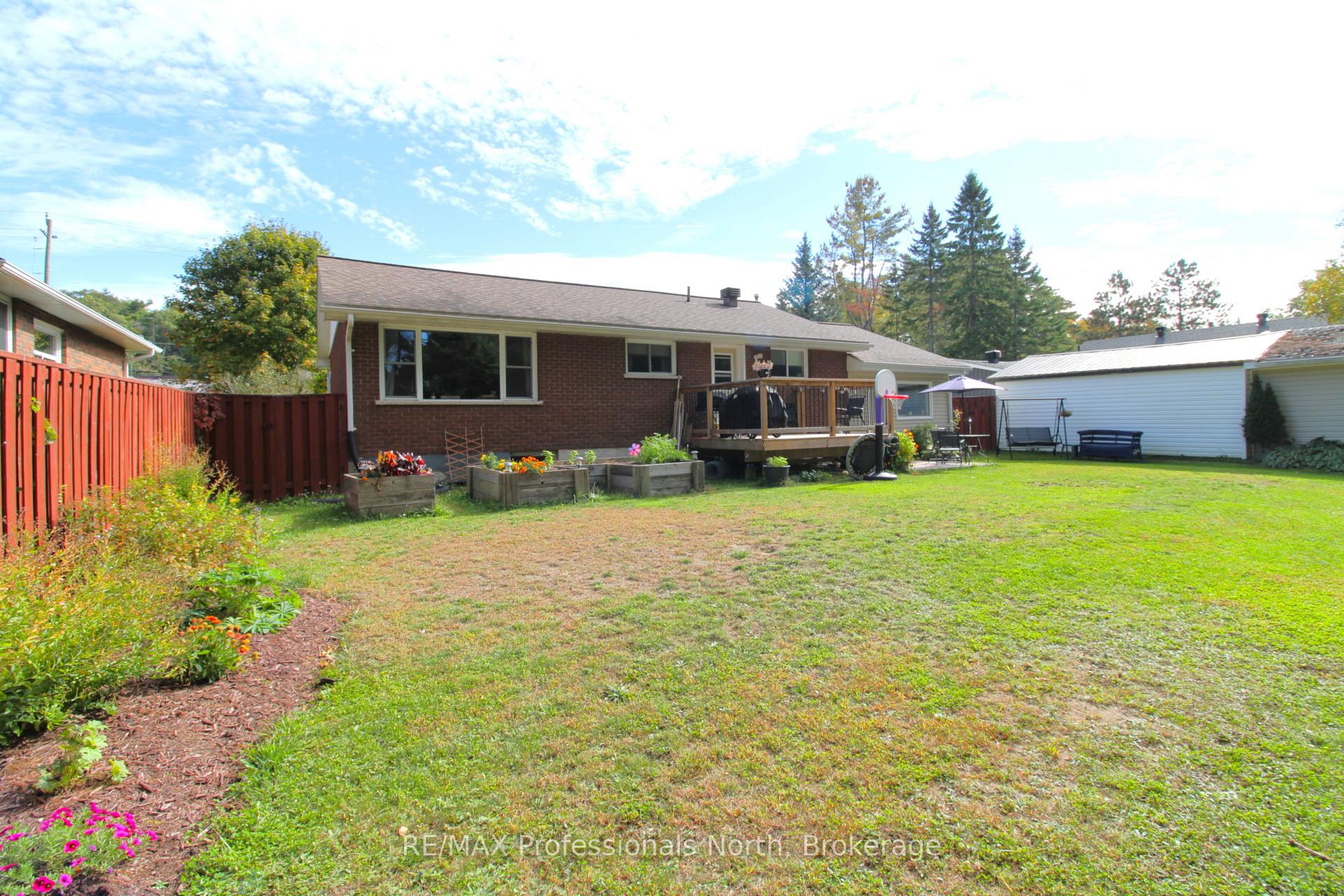 Photo 6 of 83 Pine Street, Bracebridge, Macaulay — HOMEH