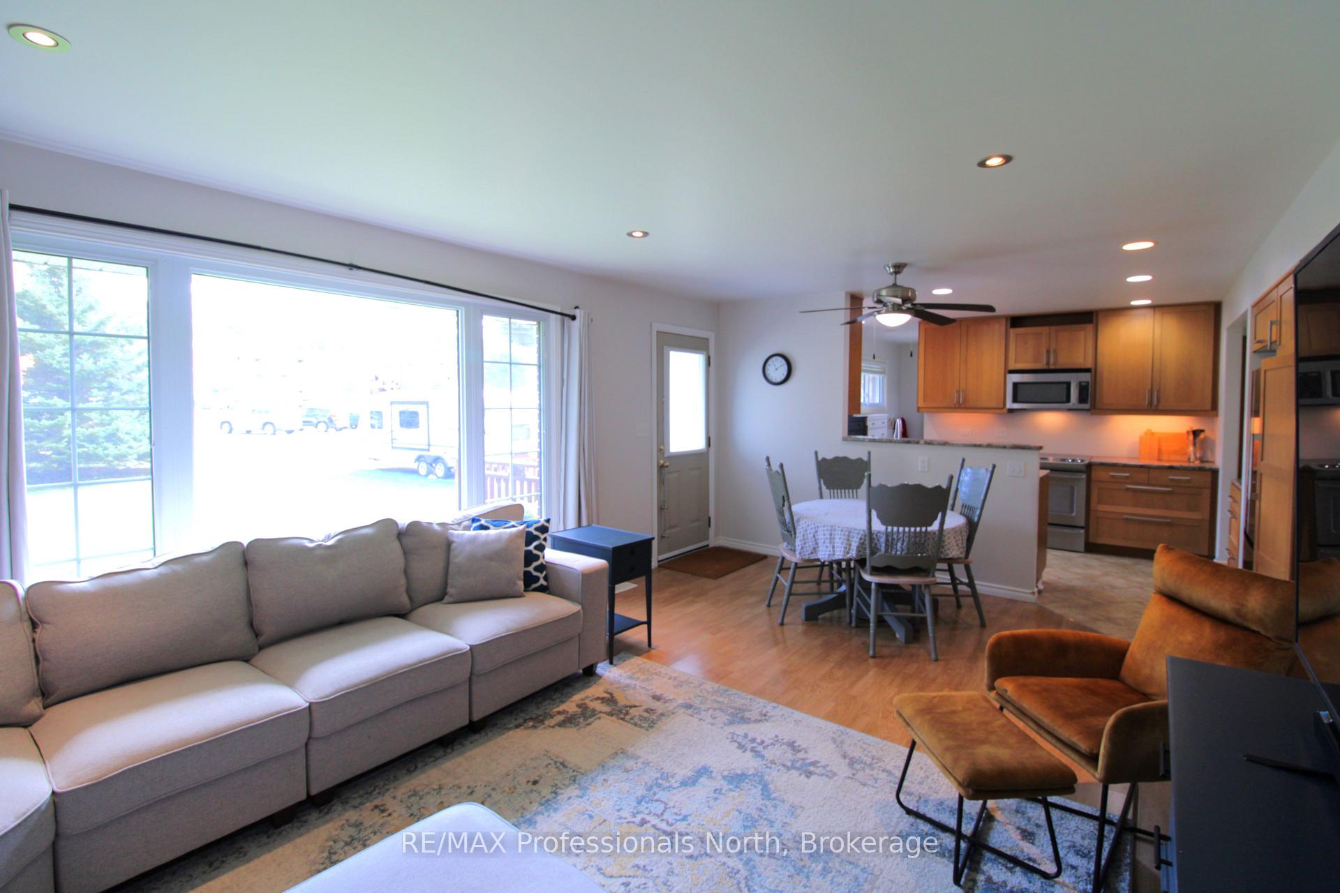 Photo 8 of 83 Pine Street, Bracebridge, Macaulay — HOMEH