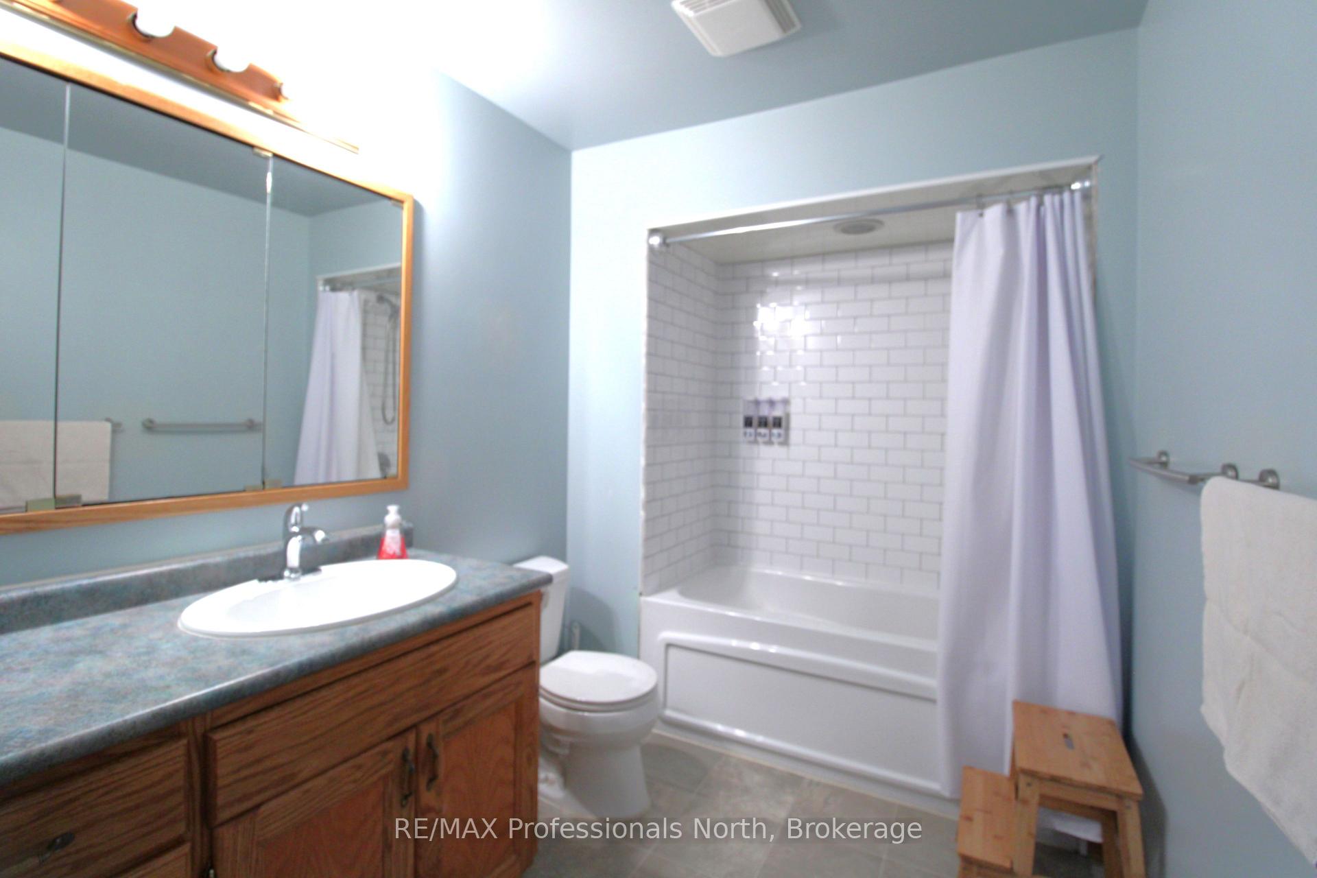 Photo 17 of 83 Pine Street, Bracebridge, Macaulay — HOMEH