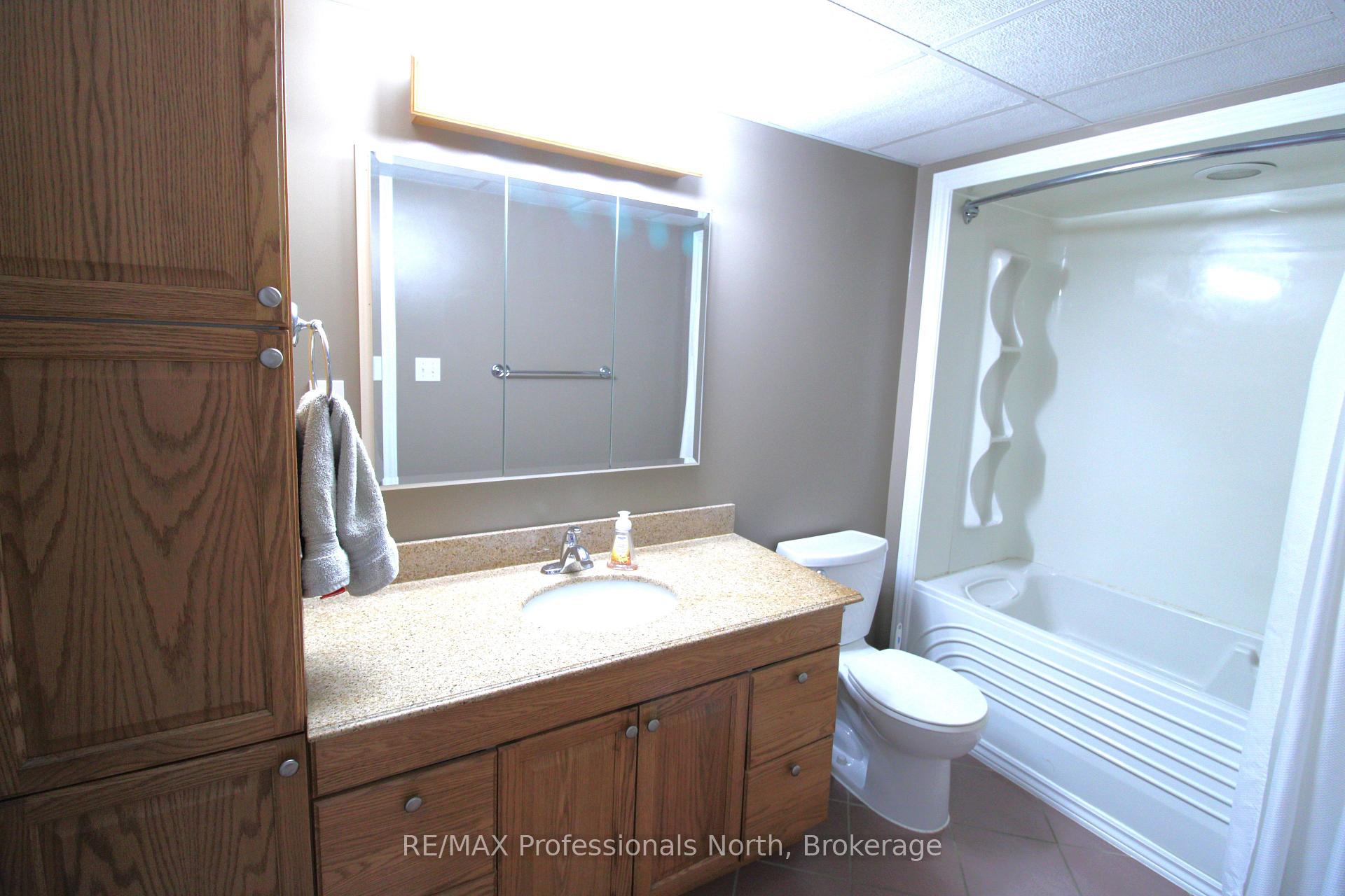 Photo 24 of 83 Pine Street, Bracebridge, Macaulay — HOMEH