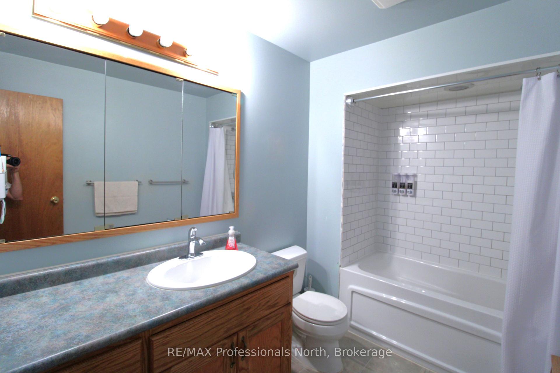 Photo 36 of 83 Pine Street, Bracebridge, Macaulay — HOMEH