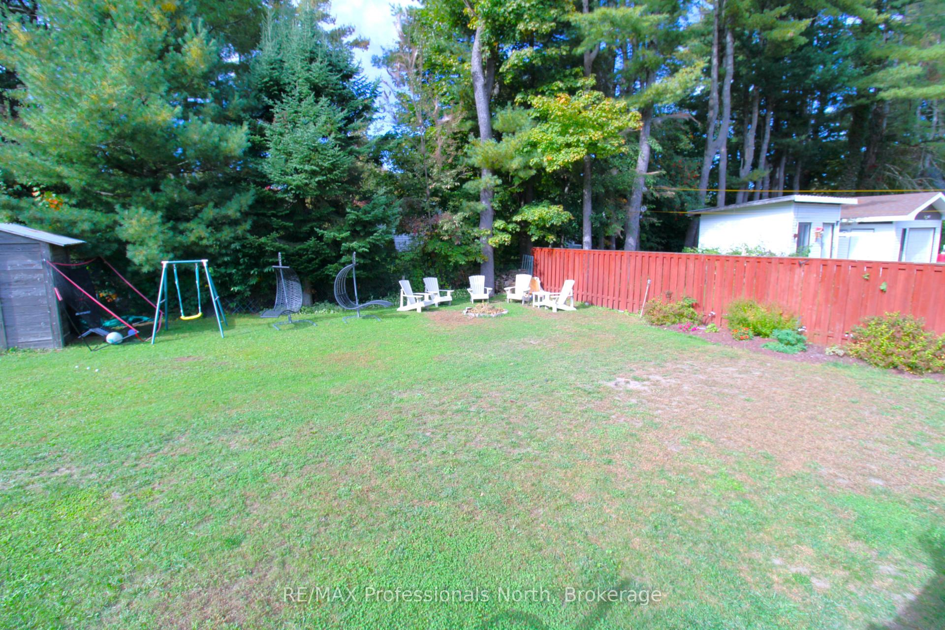 Photo 38 of 83 Pine Street, Bracebridge, Macaulay — HOMEH