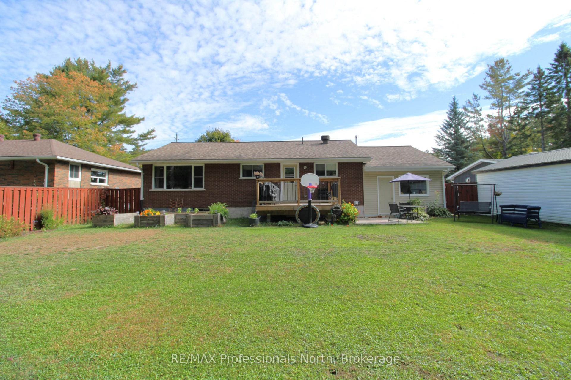 Photo 39 of 83 Pine Street, Bracebridge, Macaulay — HOMEH
