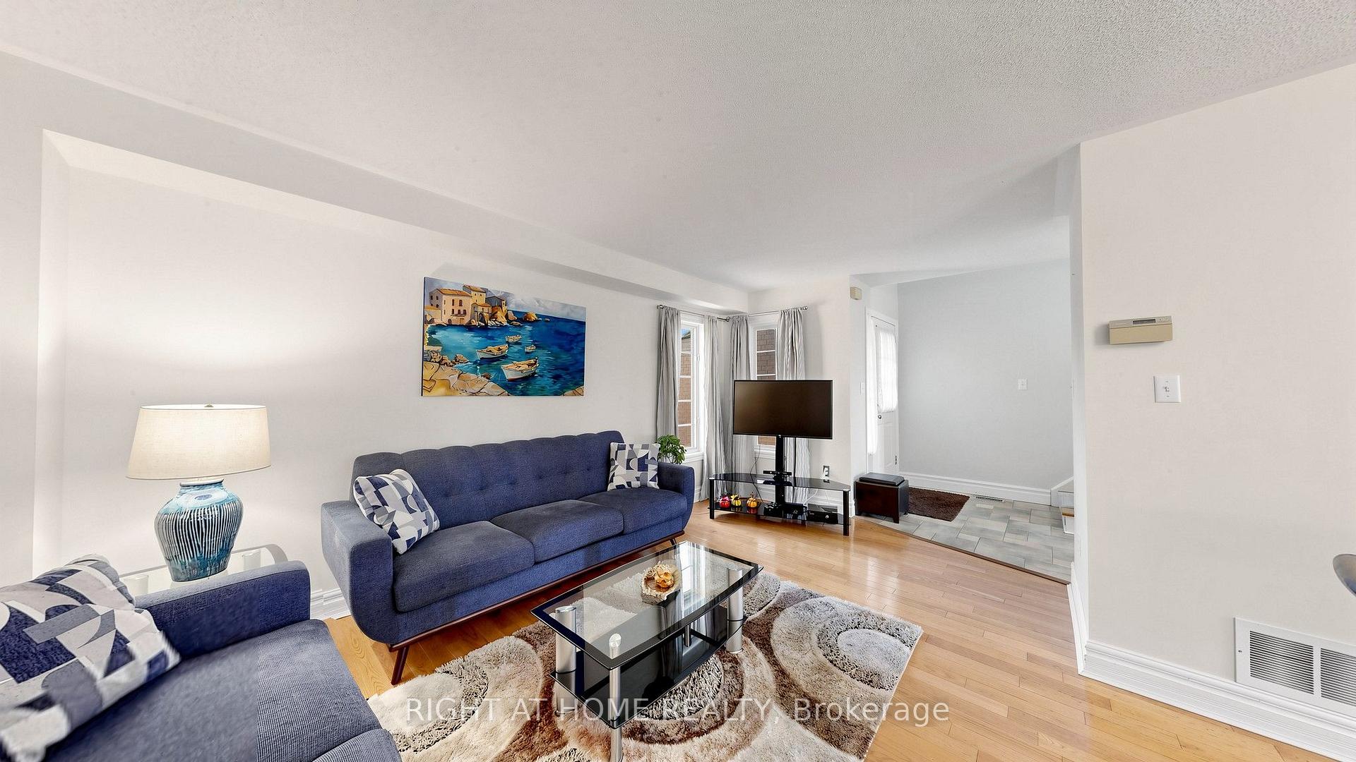 Photo 4 of 87 Primeau Drive, Aurora, Aurora Grove — HOMEH