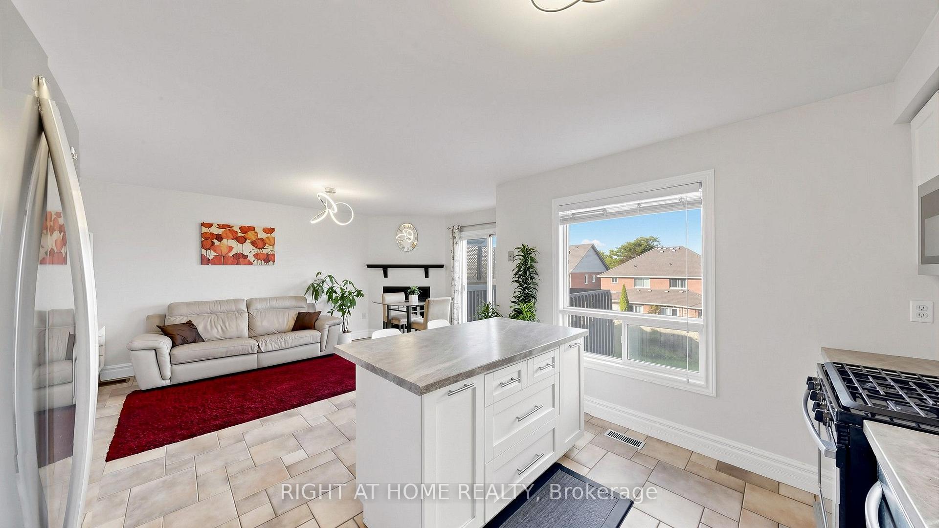 Photo 11 of 87 Primeau Drive, Aurora, Aurora Grove — HOMEH