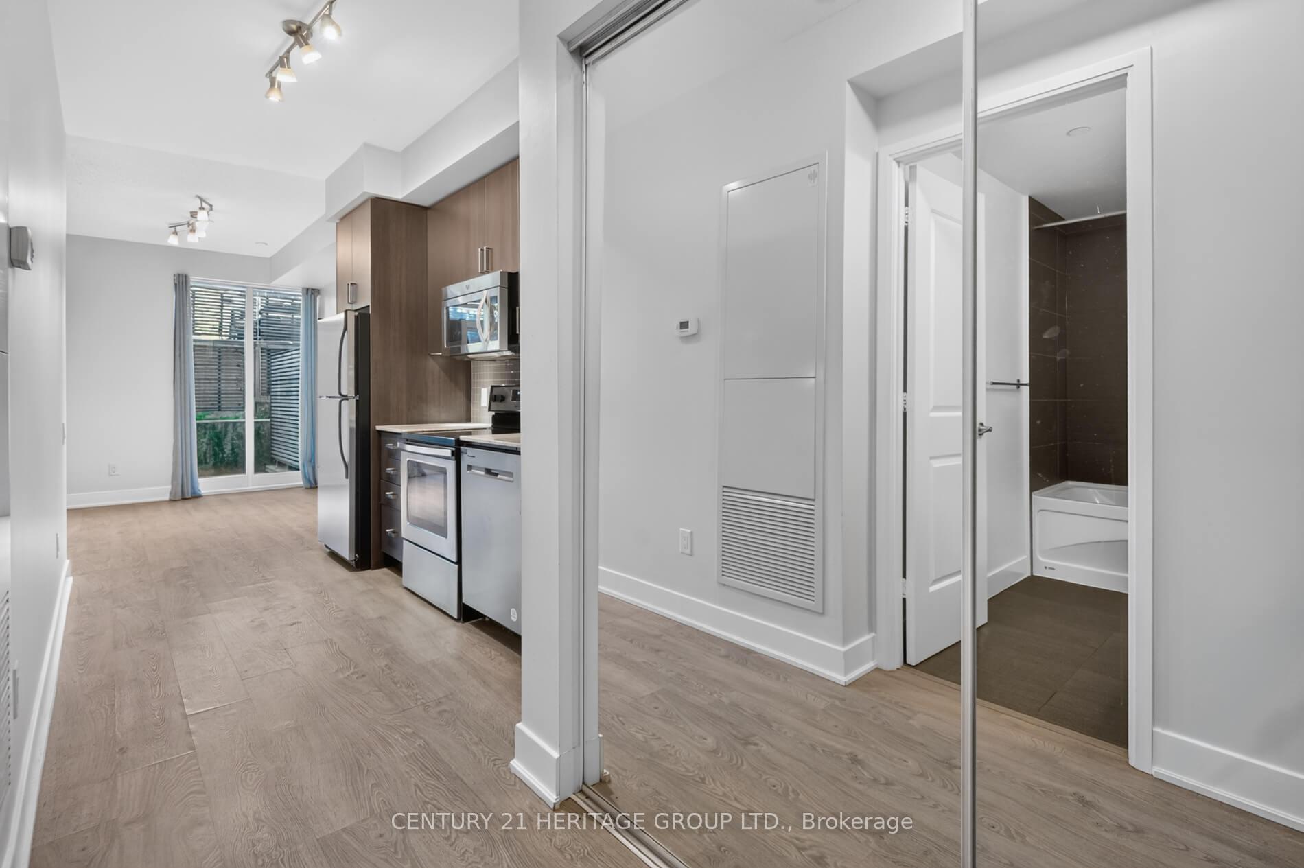 Photo 5 of Unit 116, 7608 Yonge Street, Vaughan, Crestwood-Springfarm-Yorkhill — HOMEH