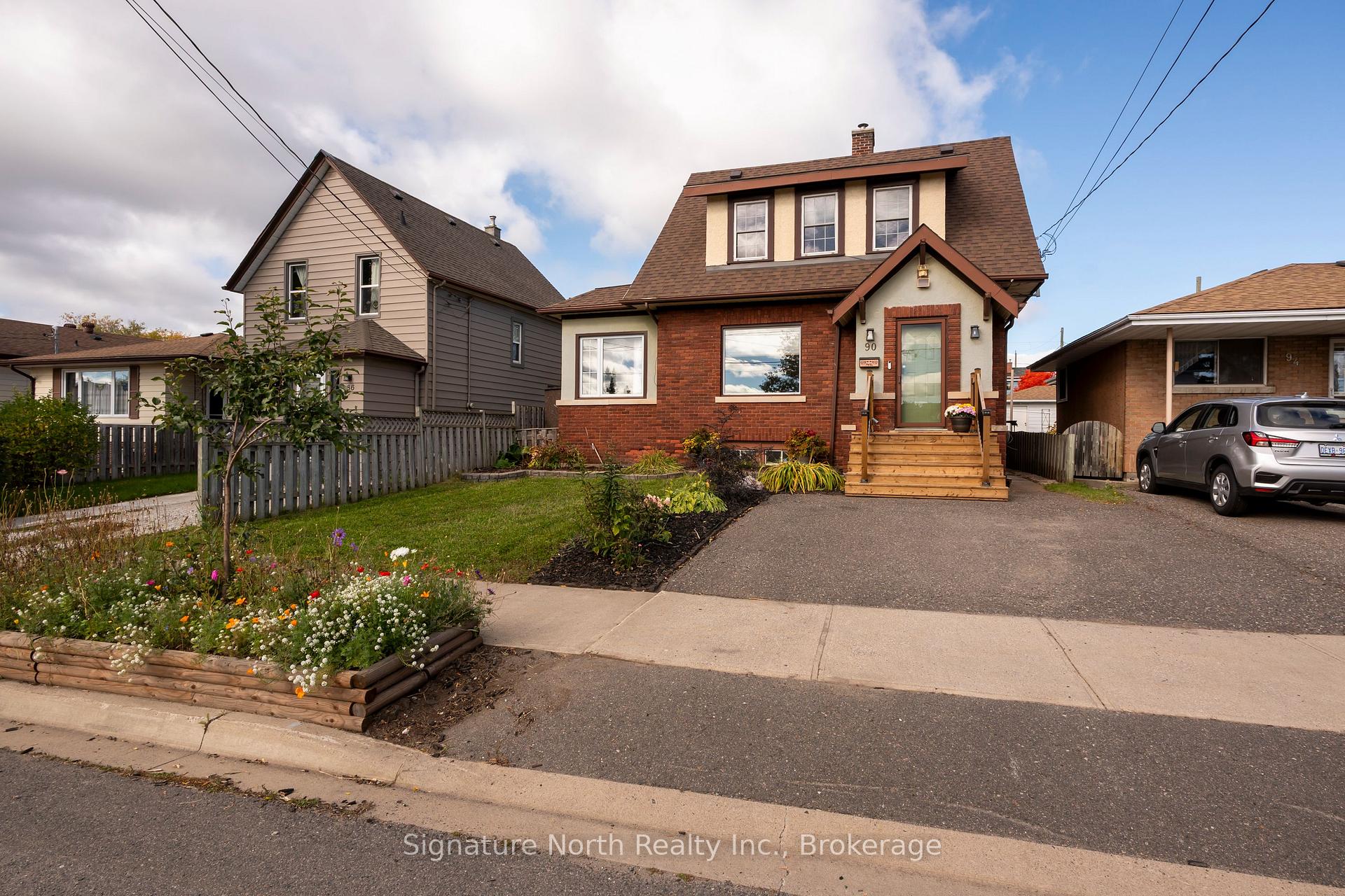 Photo 2 of 90 Peter Street, Thunder Bay, College Heights — HOMEH