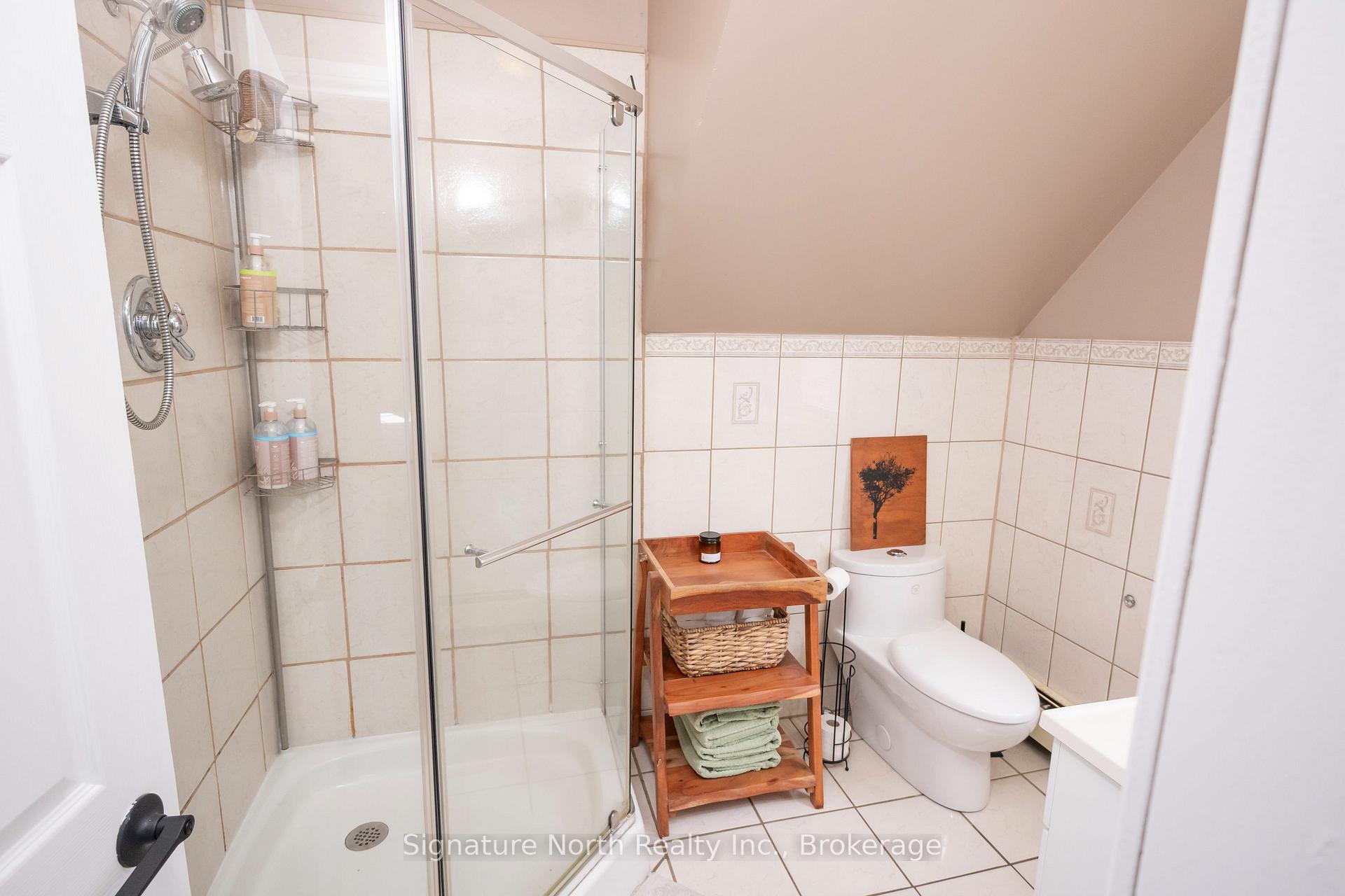 Photo 44 of 90 Peter Street, Thunder Bay, College Heights — HOMEH