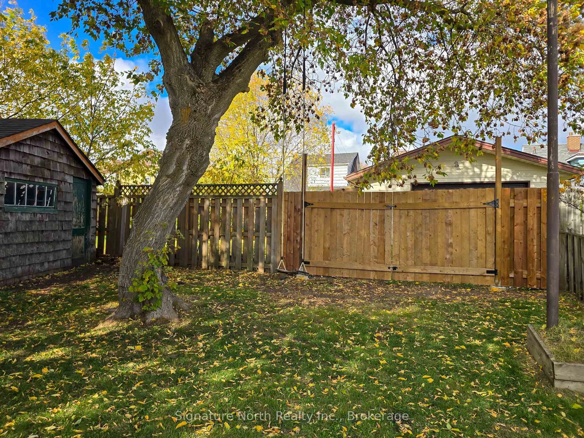 Photo 19 of 90 Peter Street, Thunder Bay, College Heights — HOMEH
