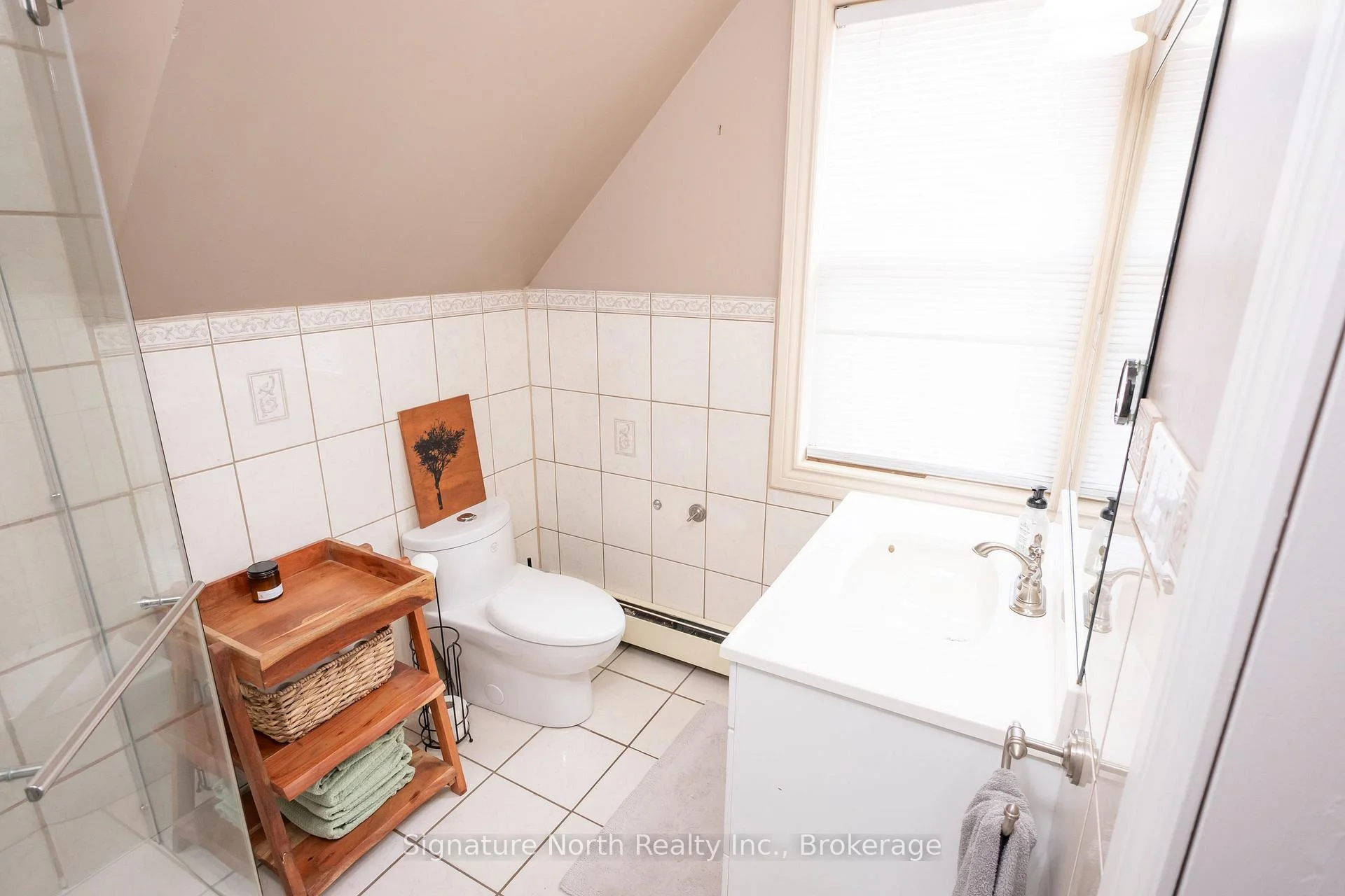 Photo 54 of 90 Peter Street, Thunder Bay, College Heights — HOMEH