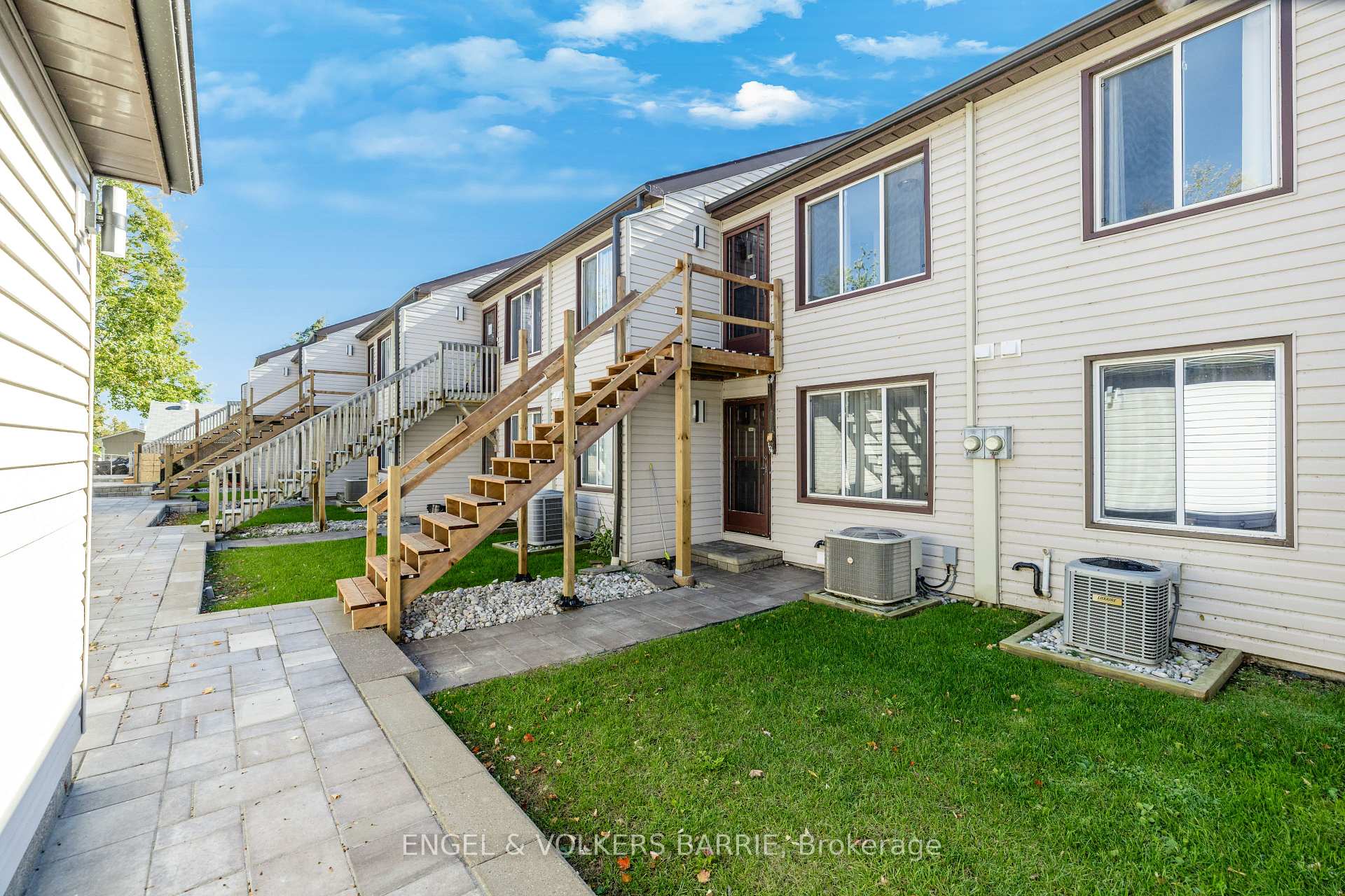 Photo 6 of Unit 204, 43 Olive Crescent, Orillia — HOMEH