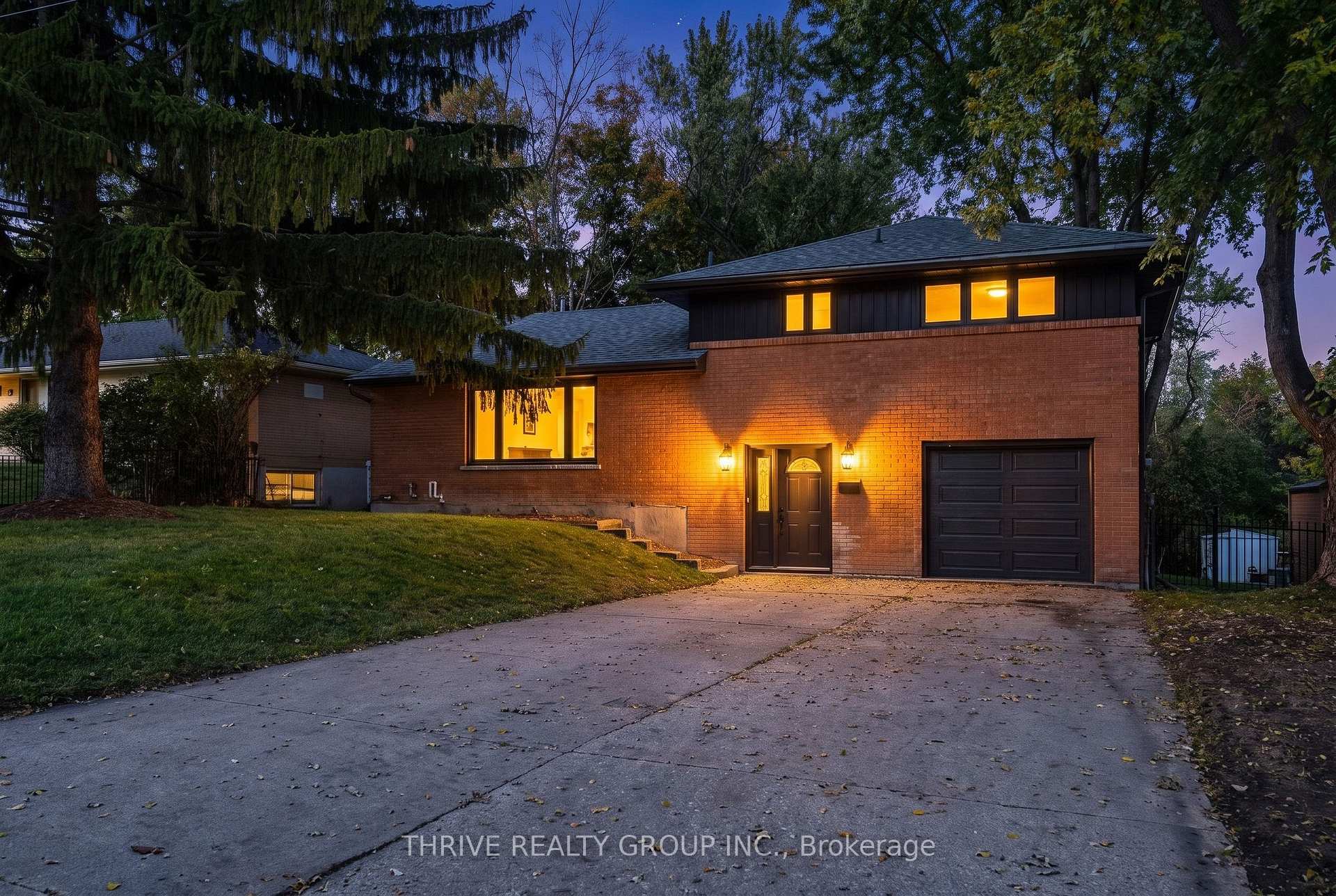 Photo 2 of 139 Deer Park Circle, London, North P — HOMEH