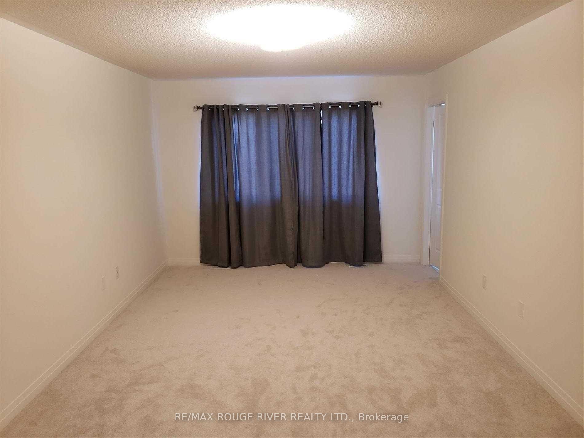 Photo 6 of 19 Caspian Square, Clarington, Bowmanville — HOMEH