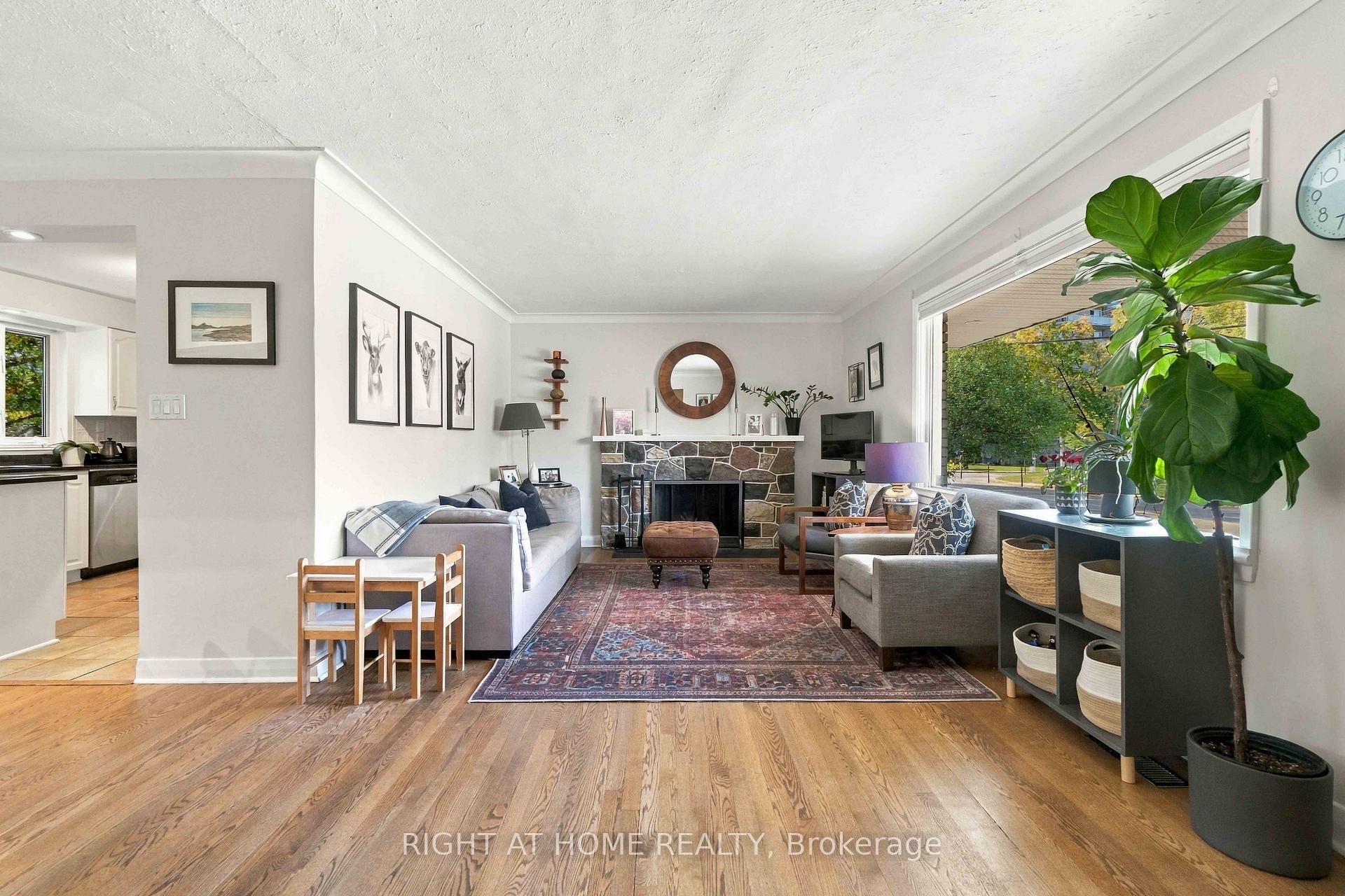 Photo 3 of 2045 Saville Row, Ottawa, Carlingwood — HOMEH