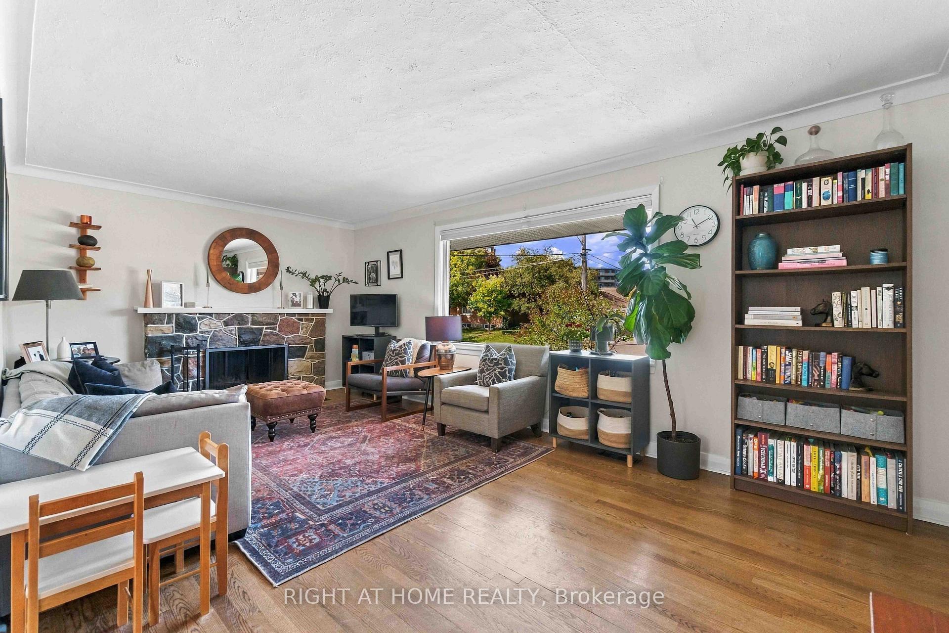 Photo 5 of 2045 Saville Row, Ottawa, Carlingwood — HOMEH